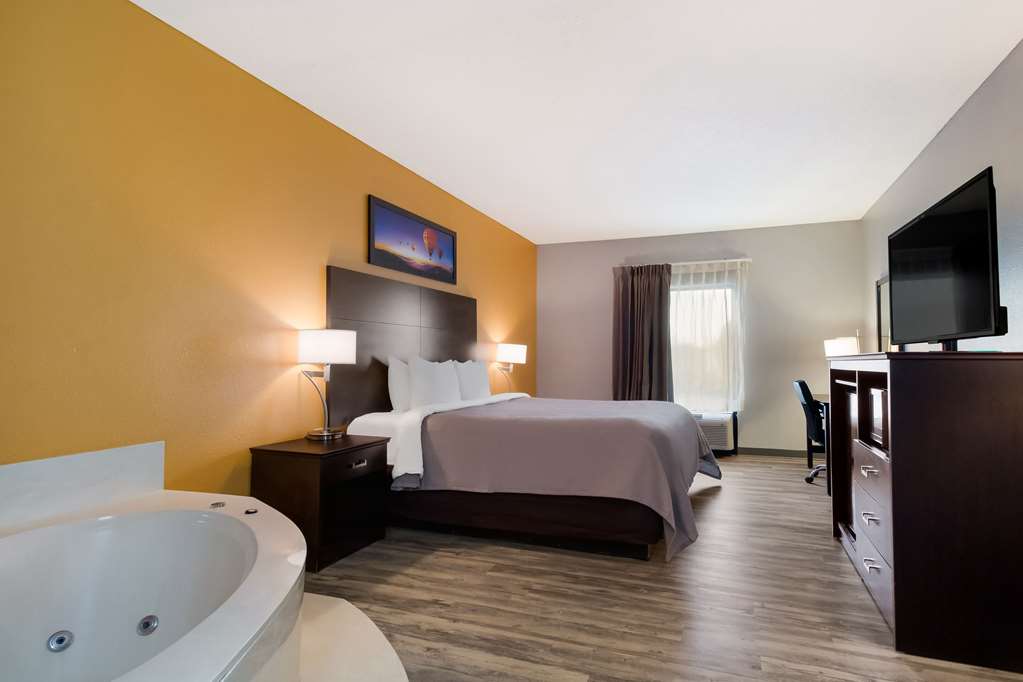 QUALITY INN-guestroom-Guest Room,Suite,On-Site.jpg