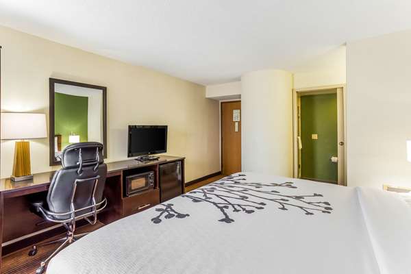  - Sleep Inn & Suites Kingsport - I-81, Exit 63