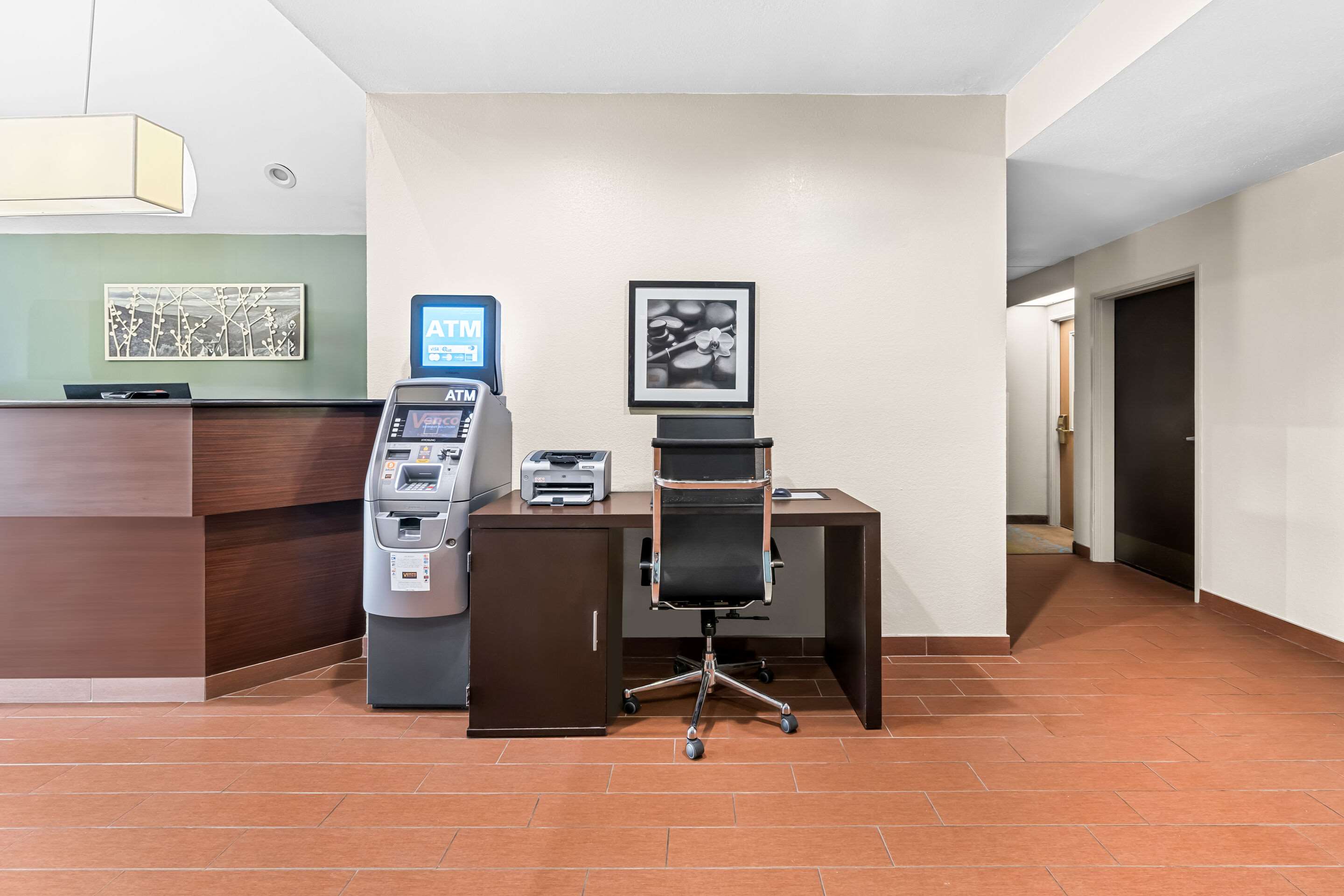 Computer station in the lobby | Sleep Inn & Suites Kingsport TriCities Airport