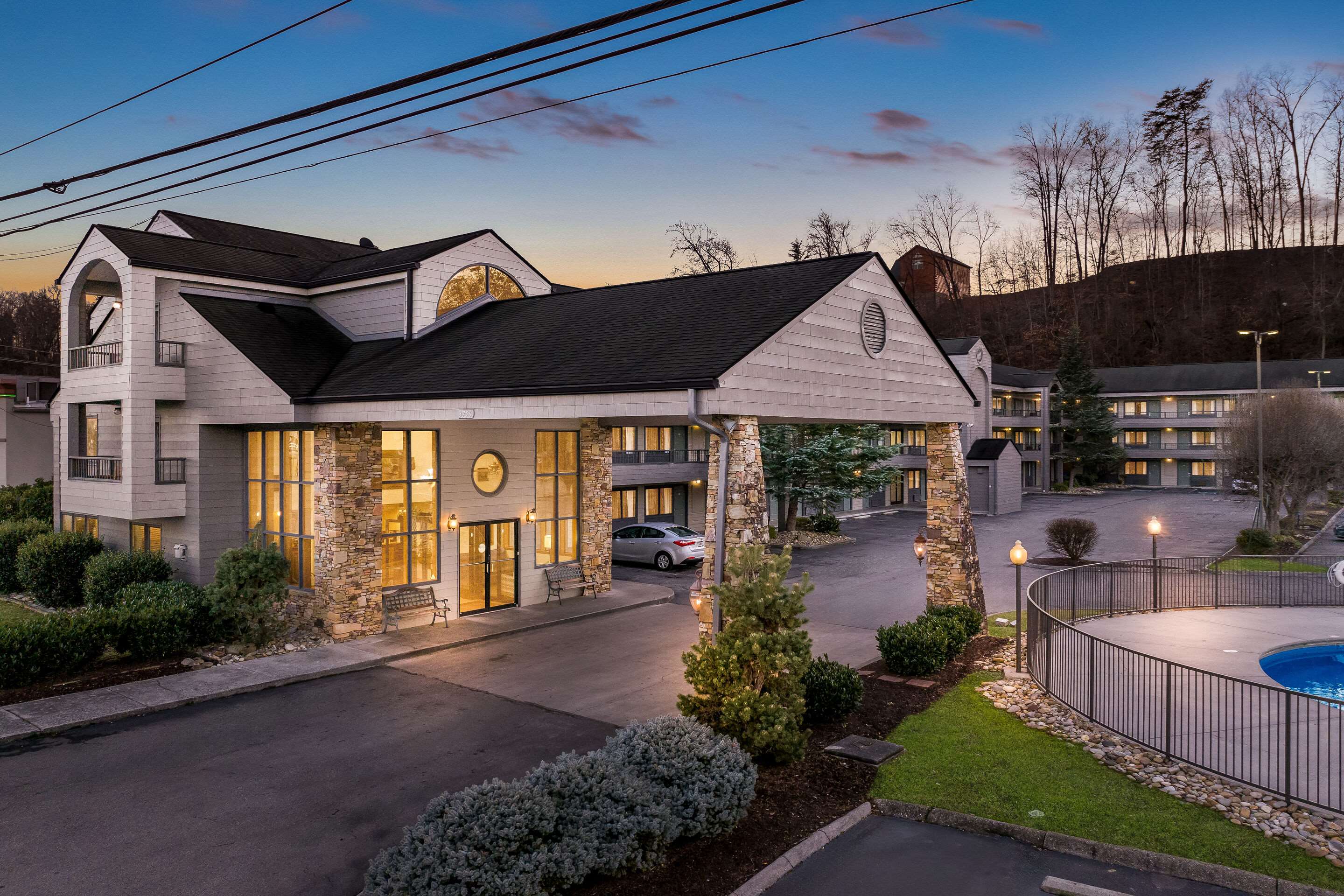 Twilight | Quality Inn And Suites Dollywood