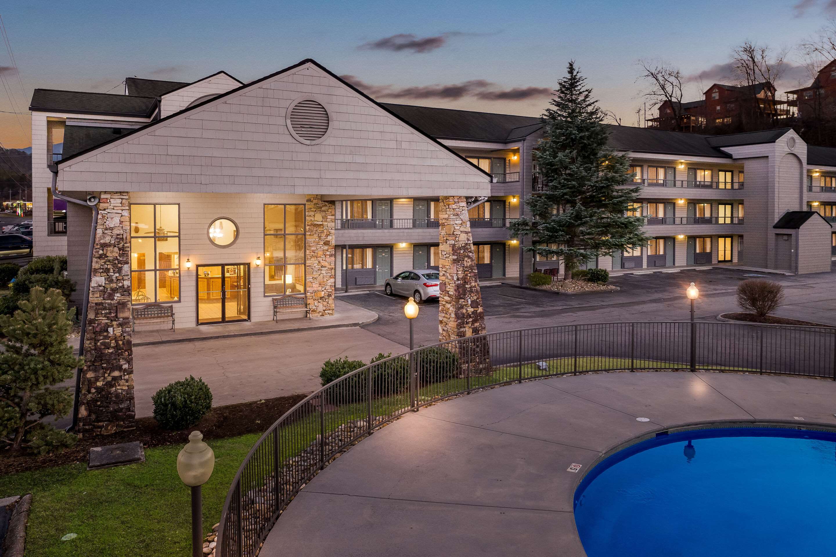 Twilight | Quality Inn And Suites Dollywood