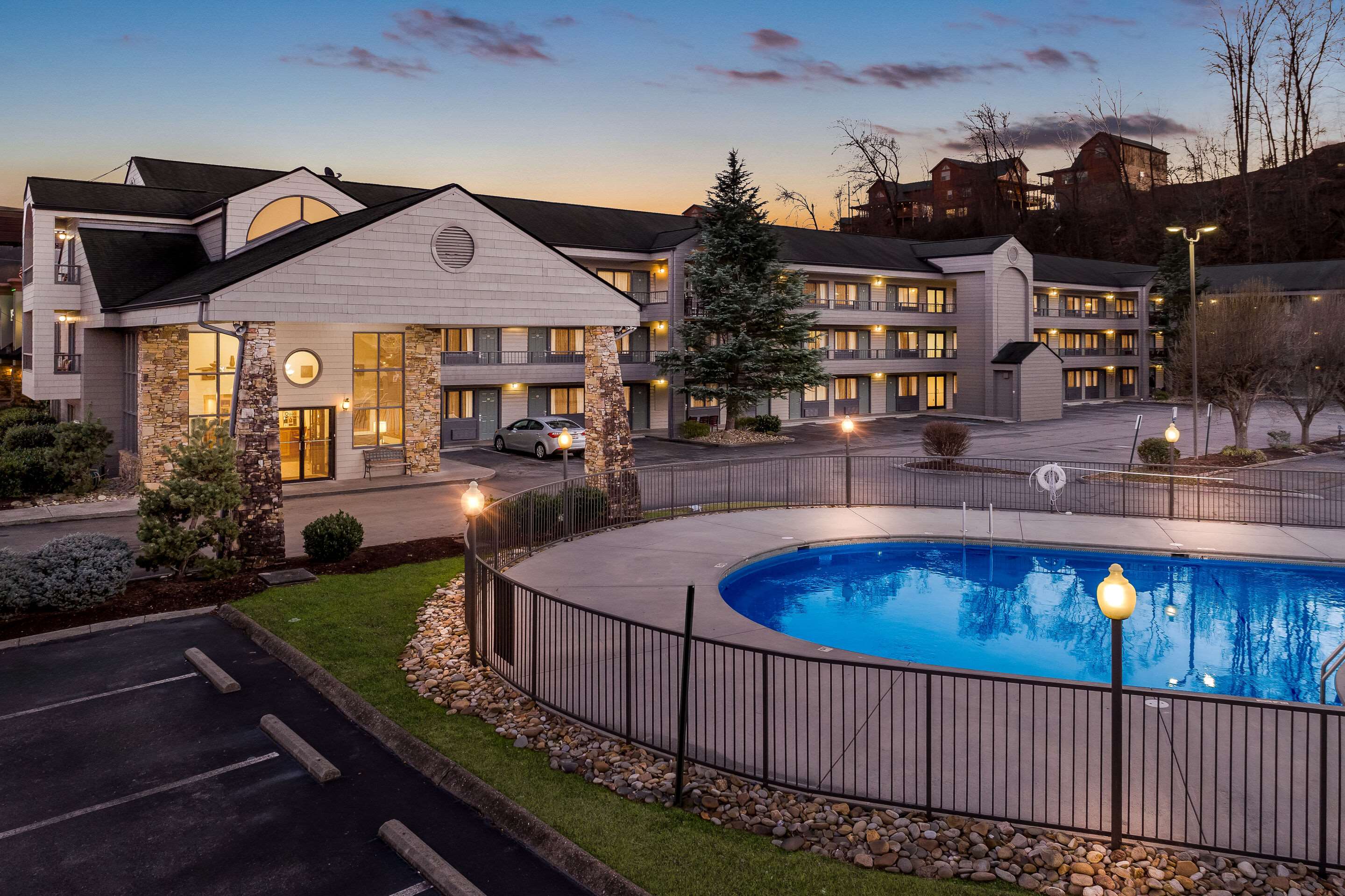 Twilight | Quality Inn And Suites Dollywood