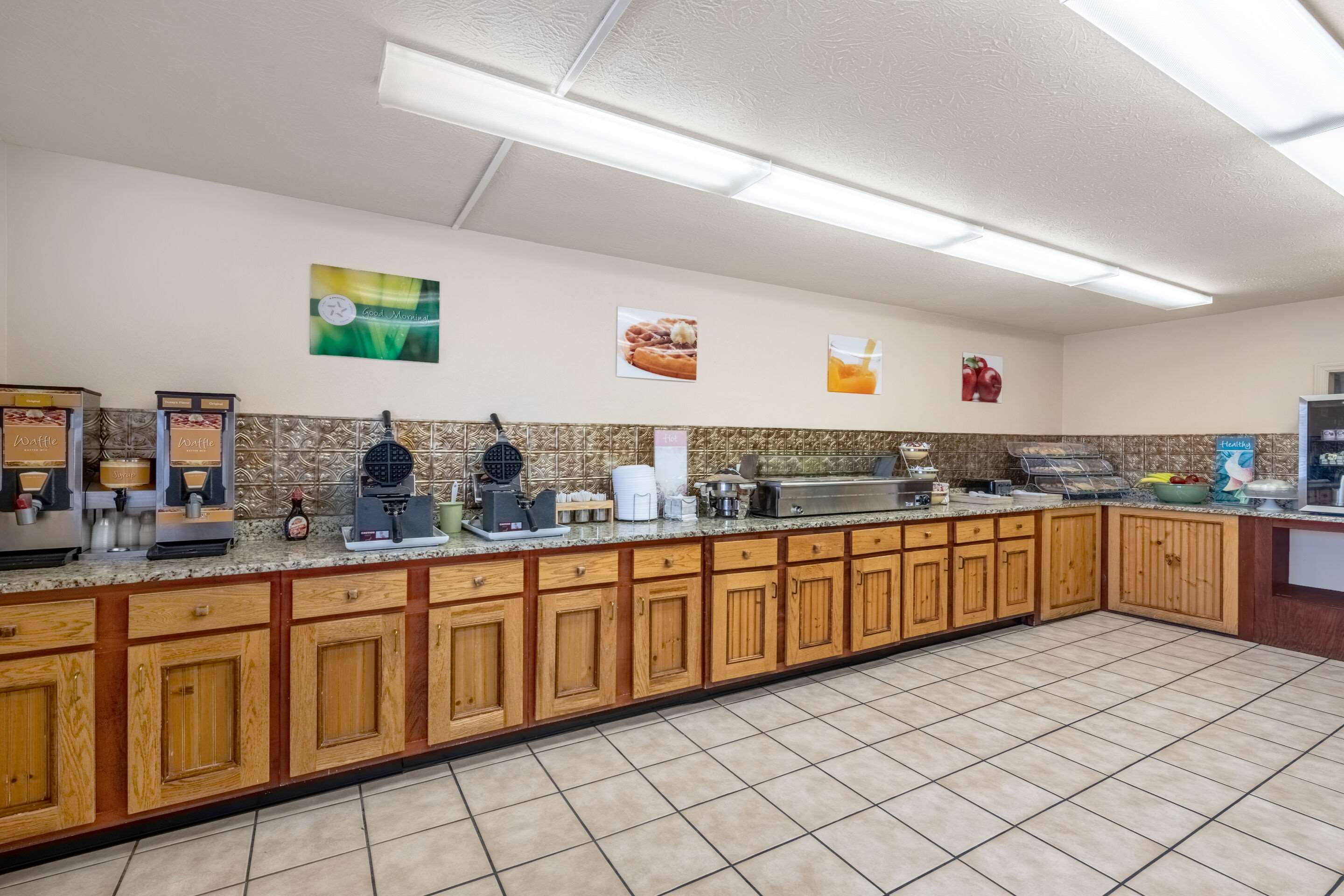 Breakfast area | Quality Inn And Suites Dollywood
