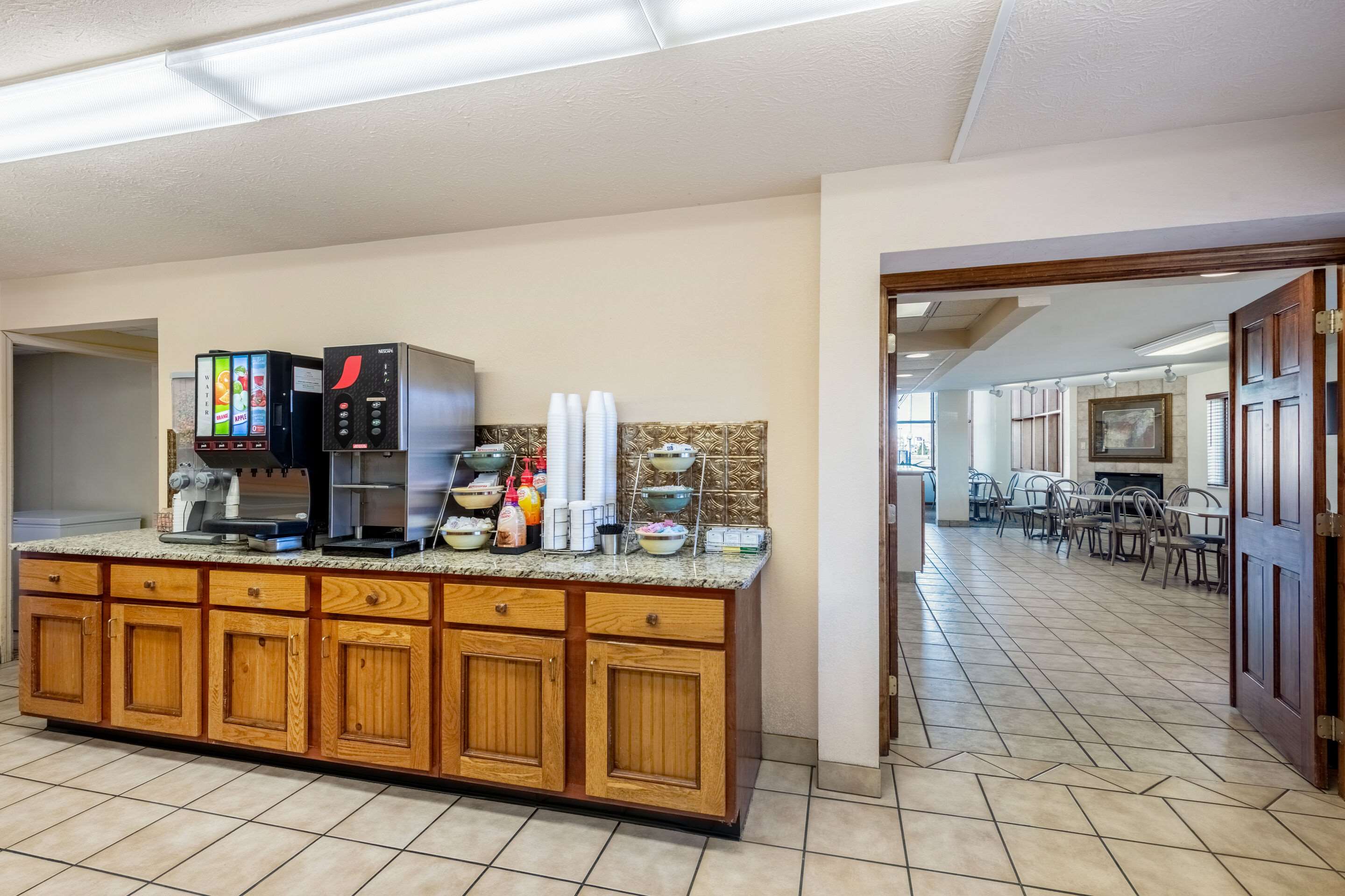 Breakfast area | Quality Inn And Suites Dollywood