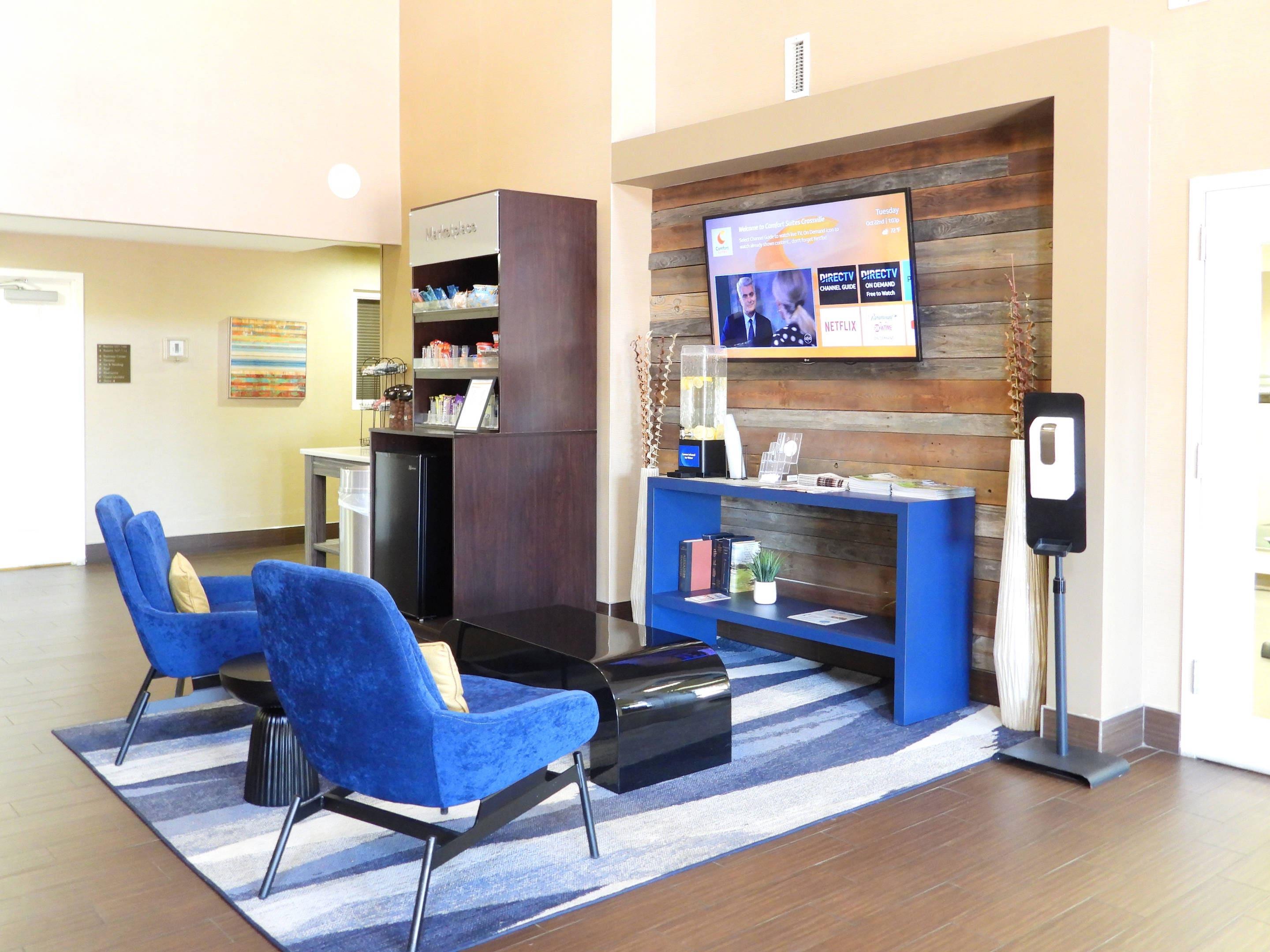 Lobby with sitting area | Comfort Suites