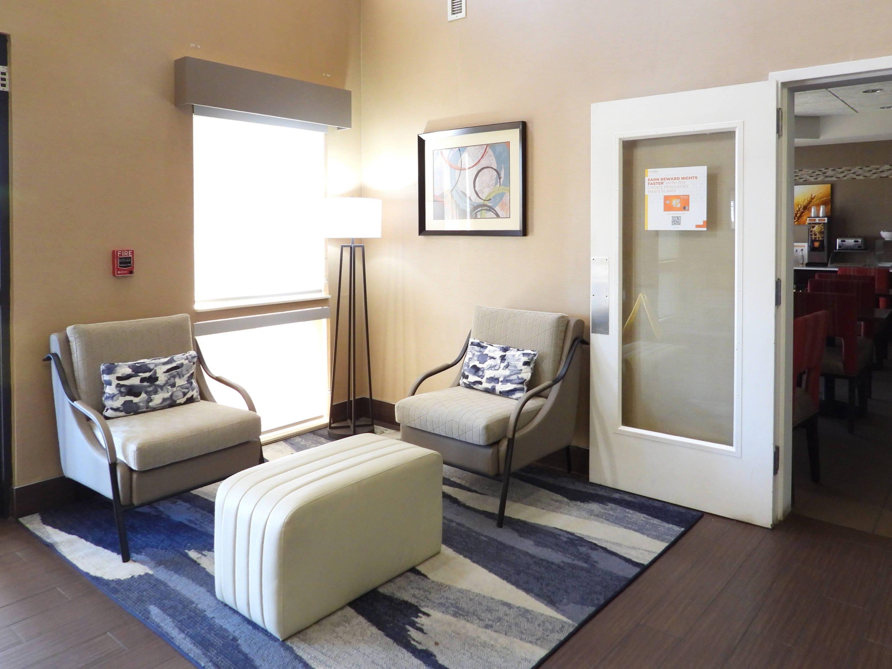Lobby with sitting area | Comfort Suites