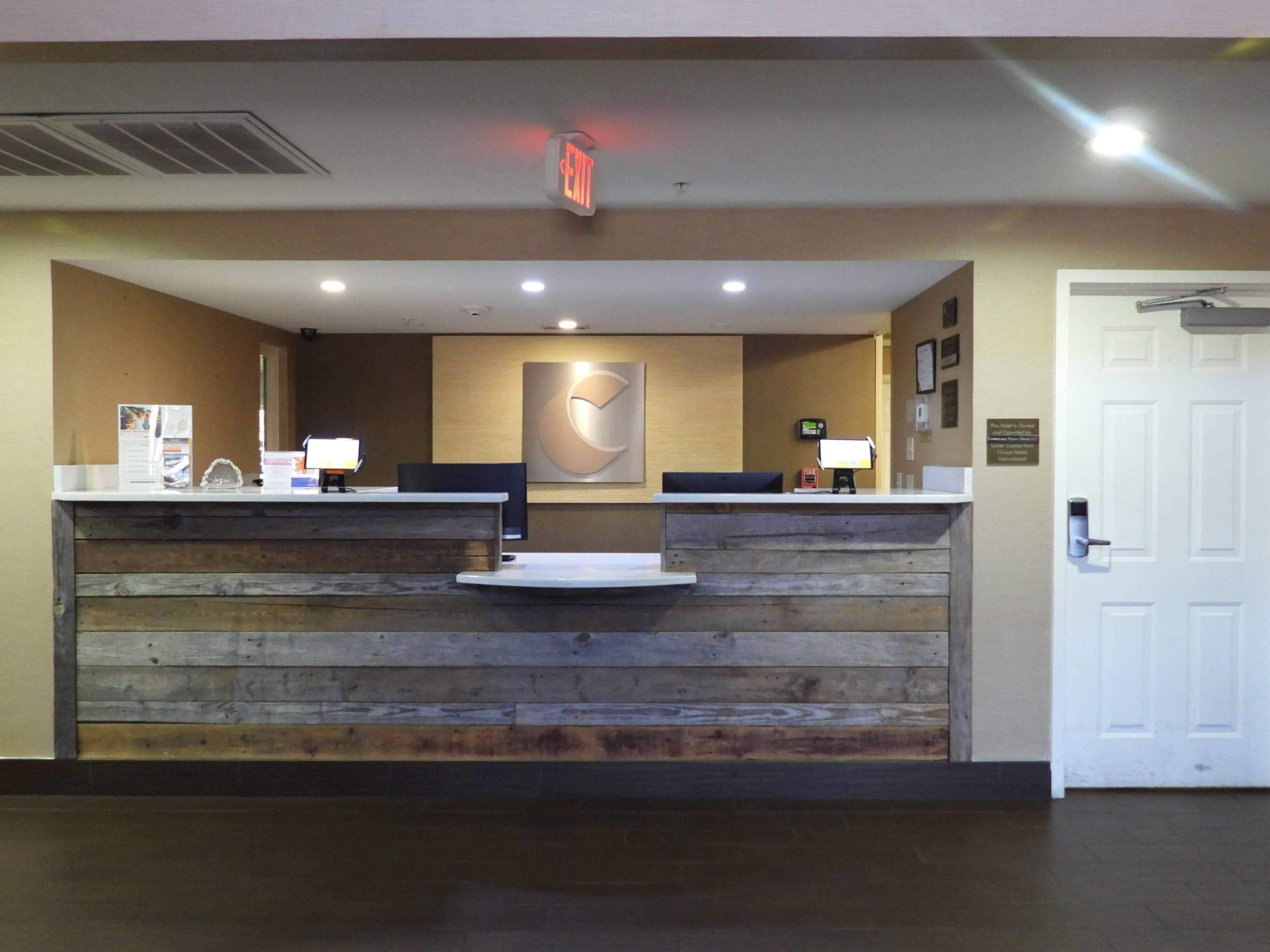 Front desk | Comfort Suites