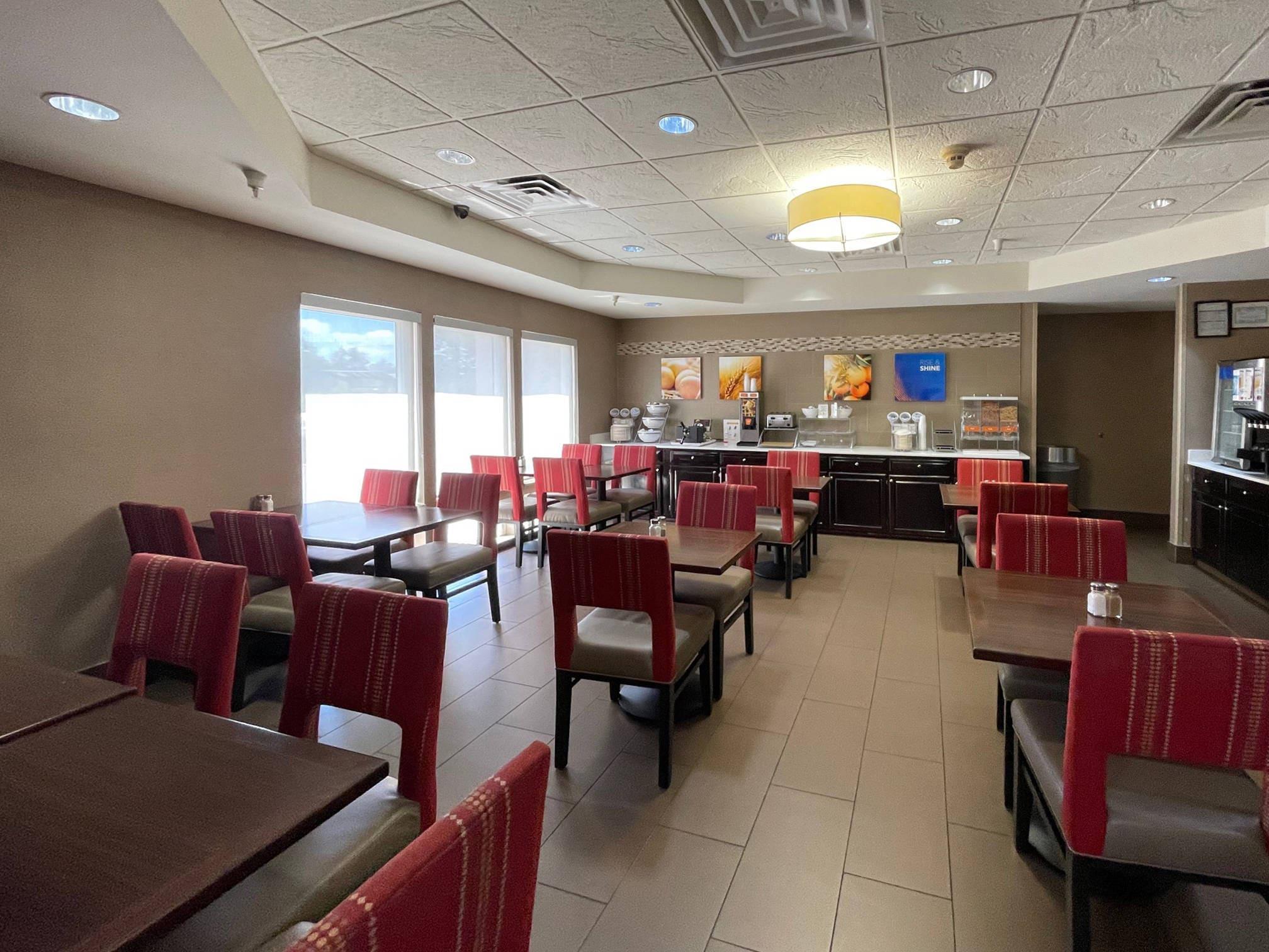 Kitchen | Comfort Suites