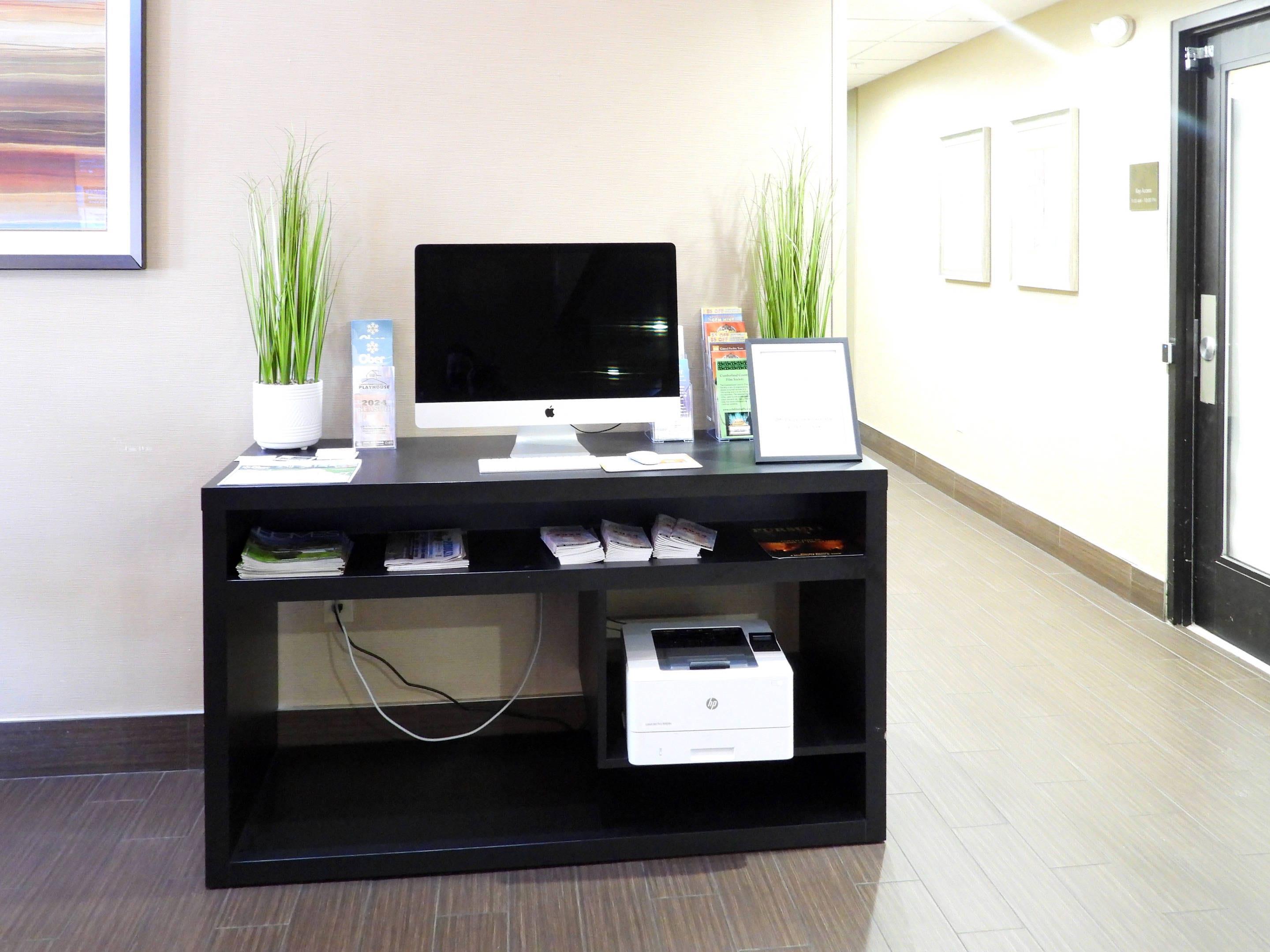 Computer in the lobby | Comfort Suites