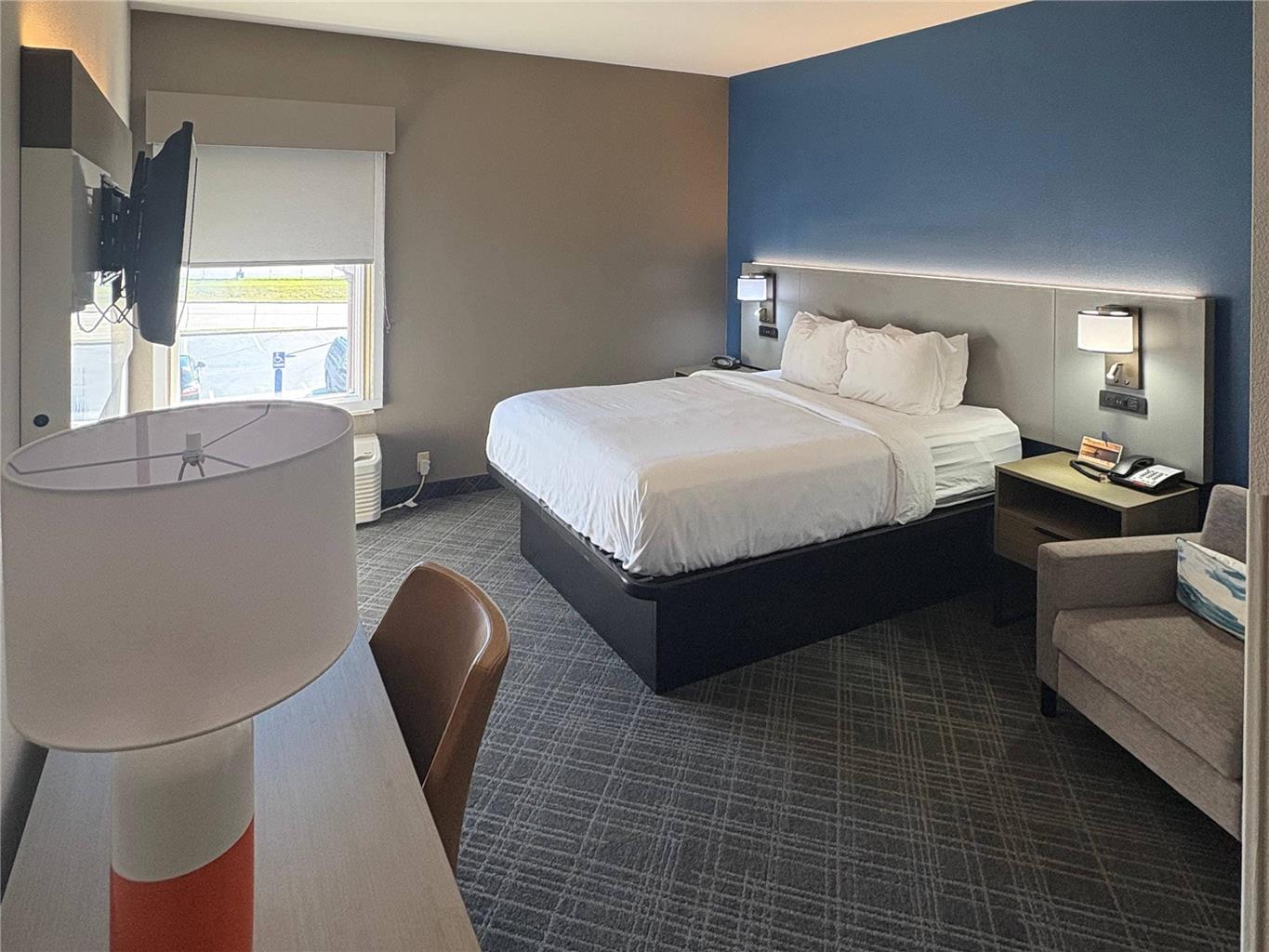 COMFORT SUITES CROSSVILLE-guestroom-Guest Room,Suite,On-Site.jpg