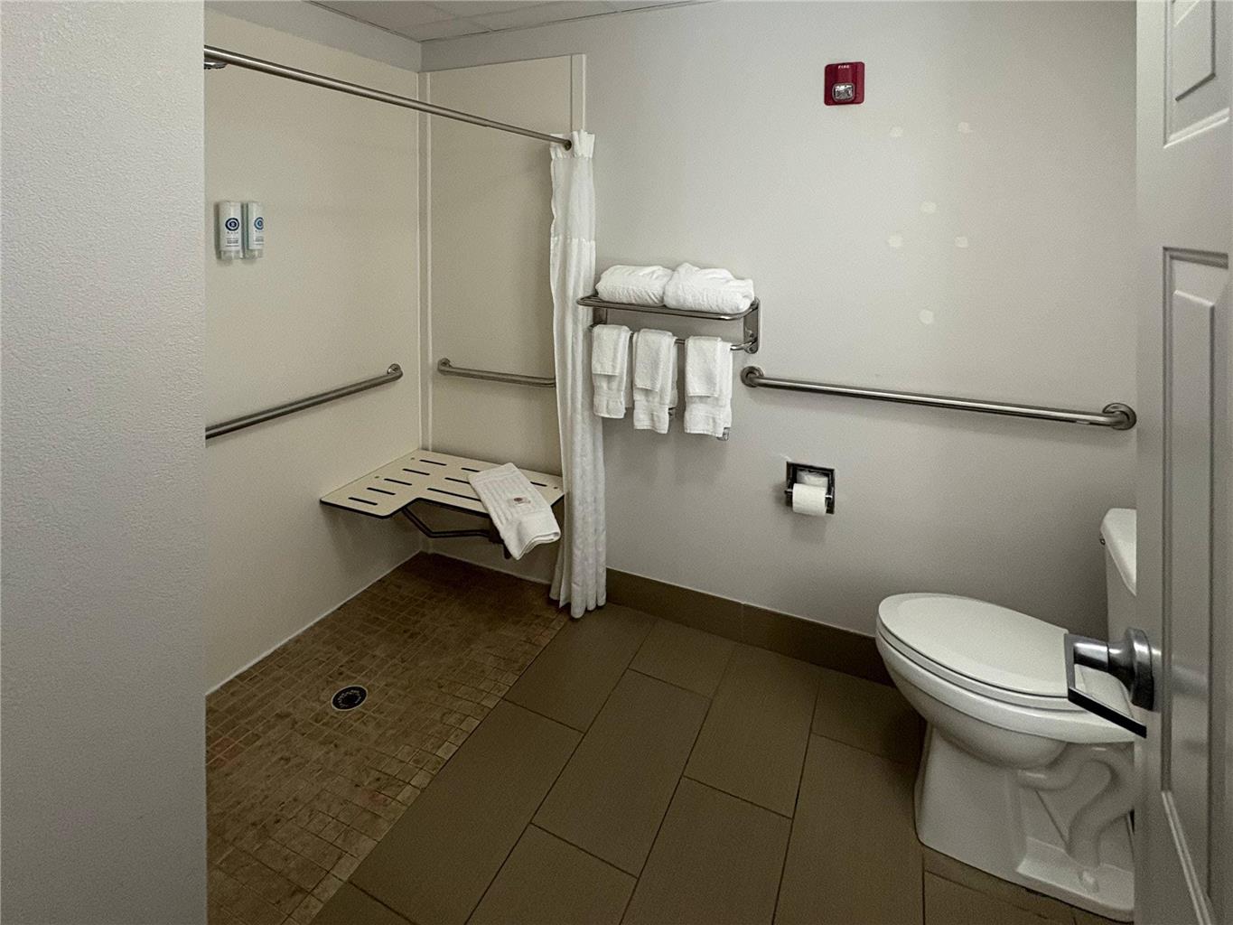 COMFORT SUITES CROSSVILLE-guestroom-Guest Room,Bathroom,On-Site.jpg