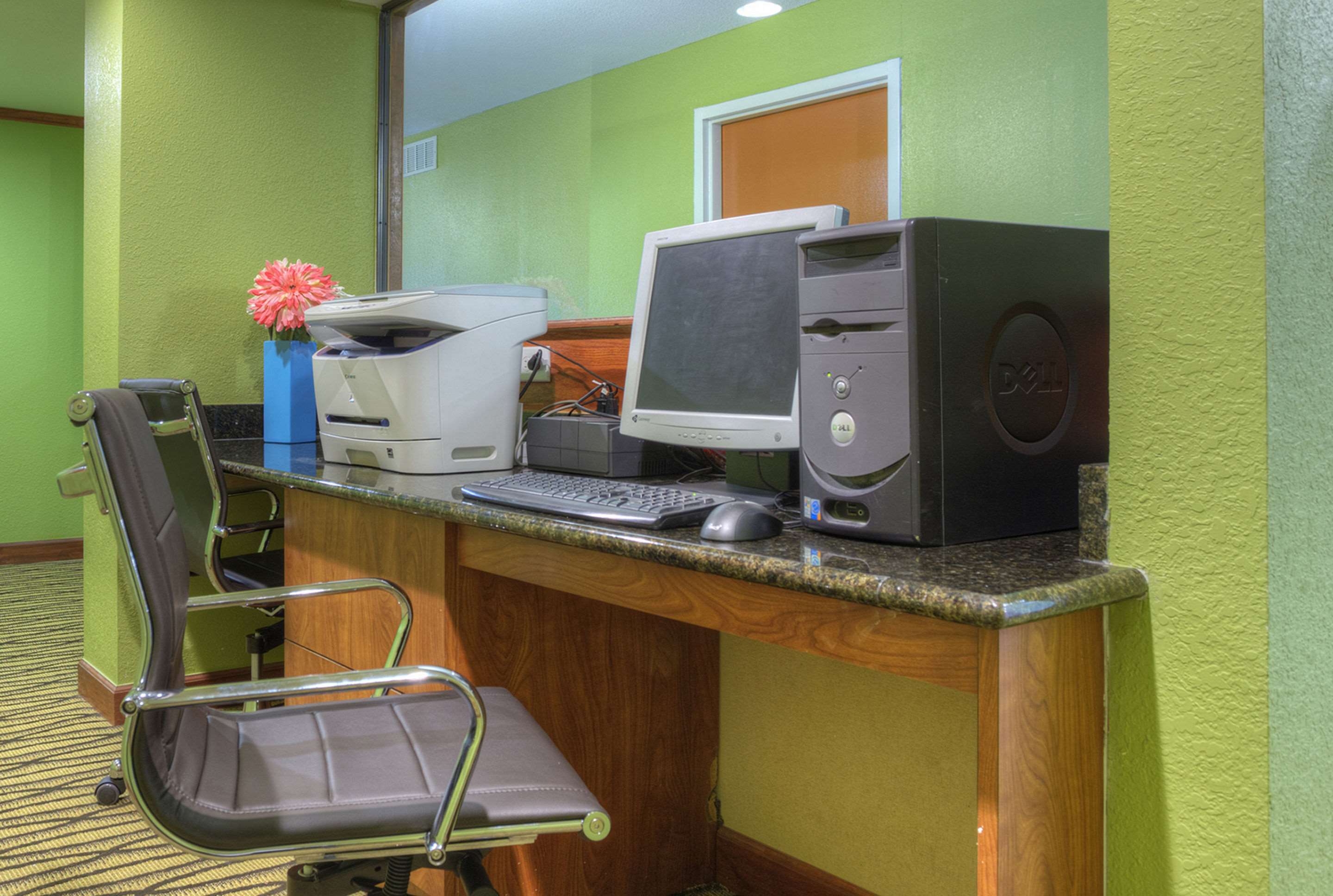 Business center | Quality Inn & Suites Chattanooga