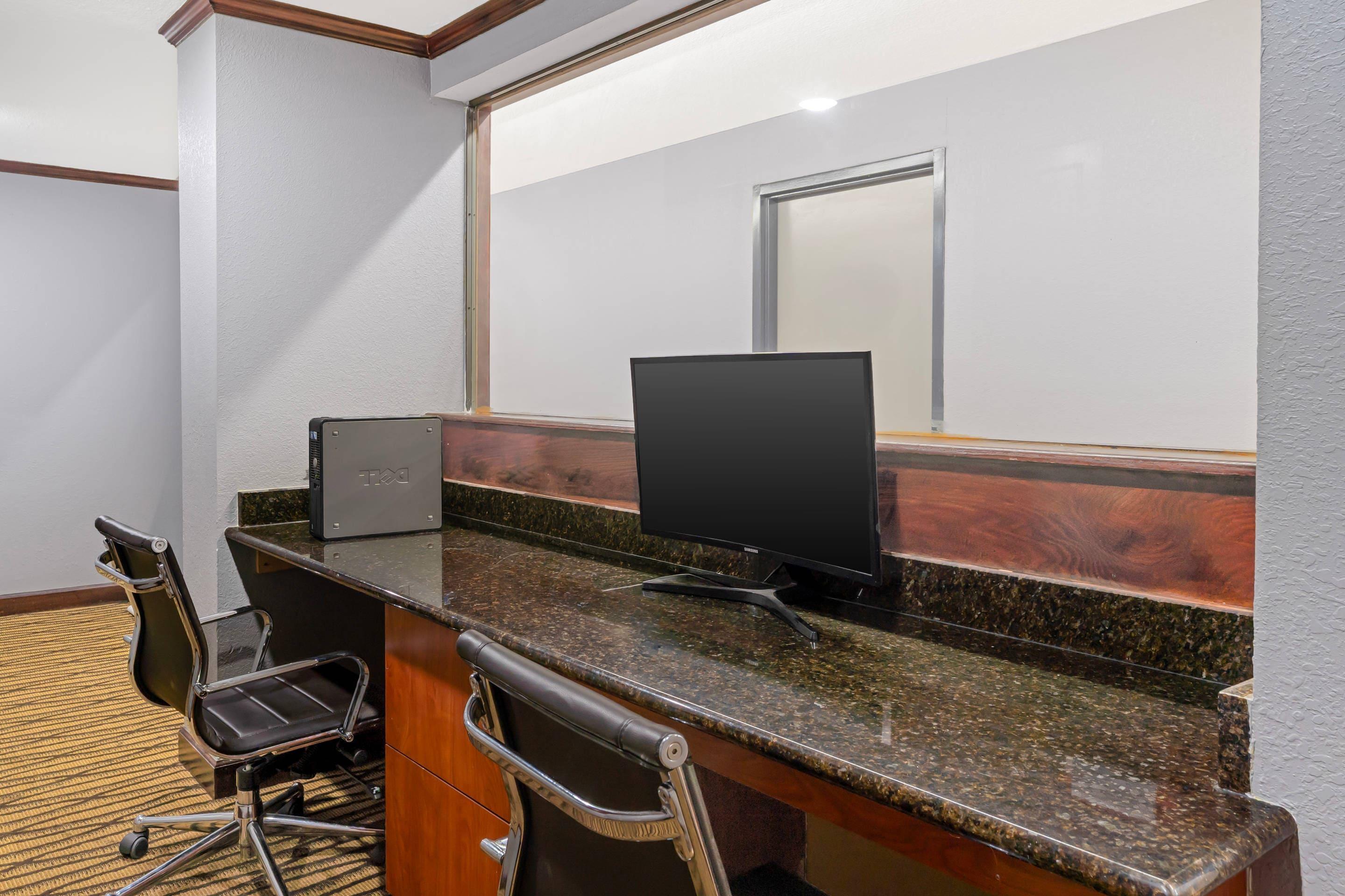 Business center | Quality Inn & Suites Chattanooga