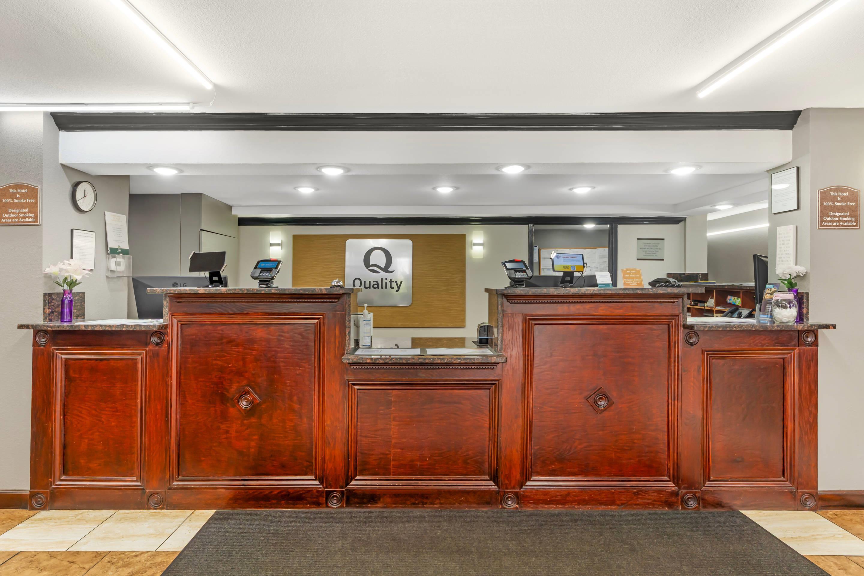 Front desk | Quality Inn & Suites Chattanooga