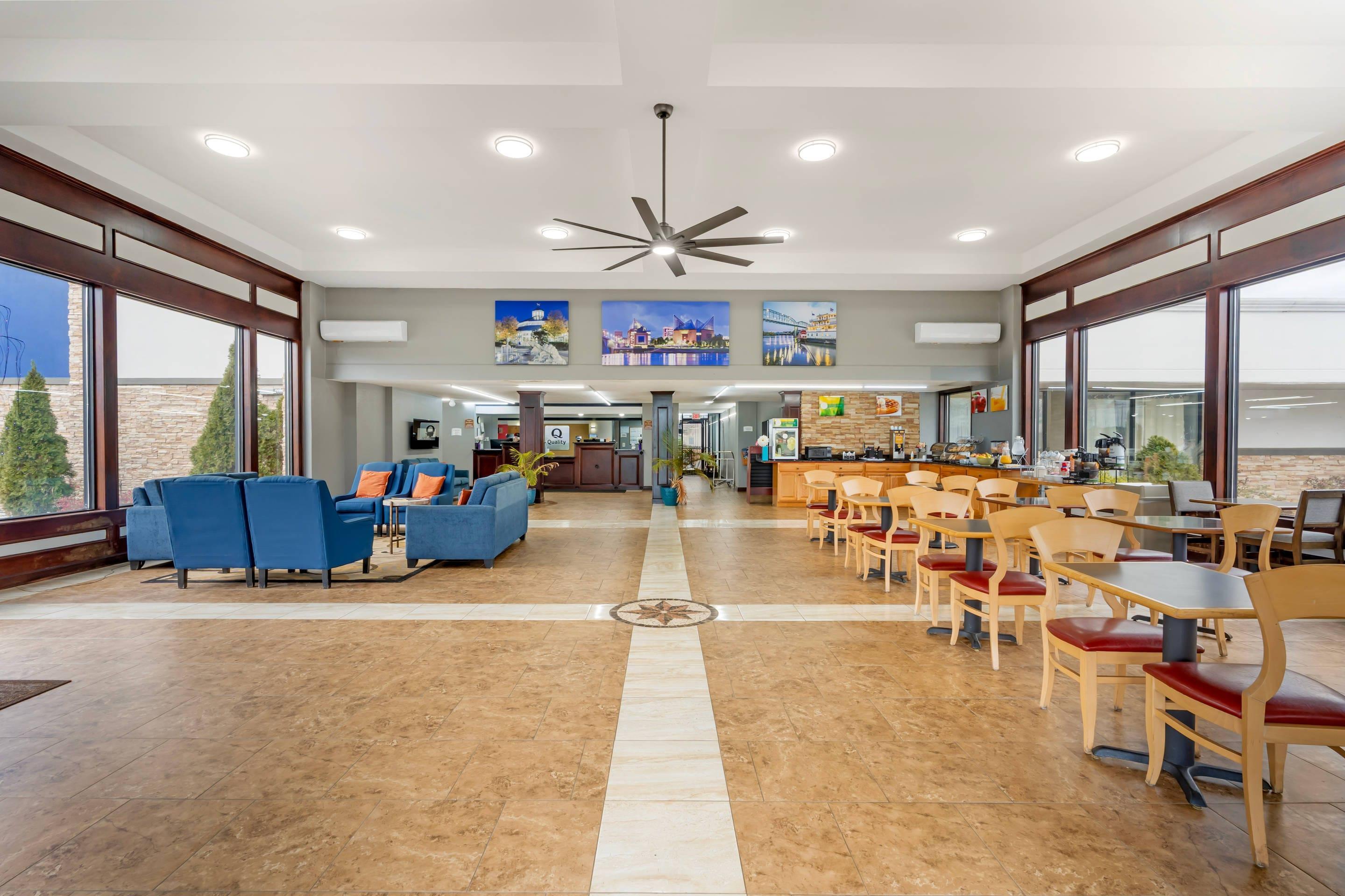 Lobby with sitting area | Quality Inn & Suites Chattanooga