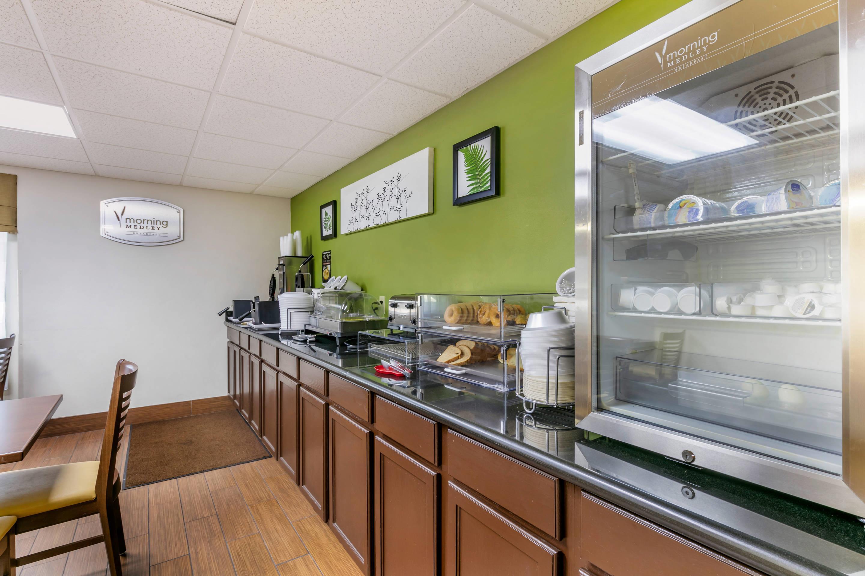 Breakfast counter | Sleep Inn & Suites near Sports World Blvd