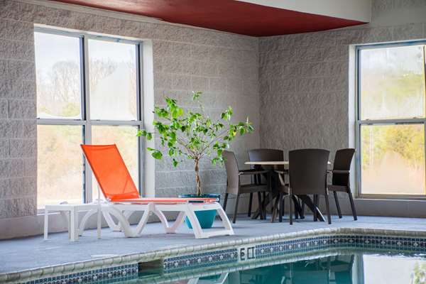 Pool - Comfort Inn Dickson - I-40, Exit 172