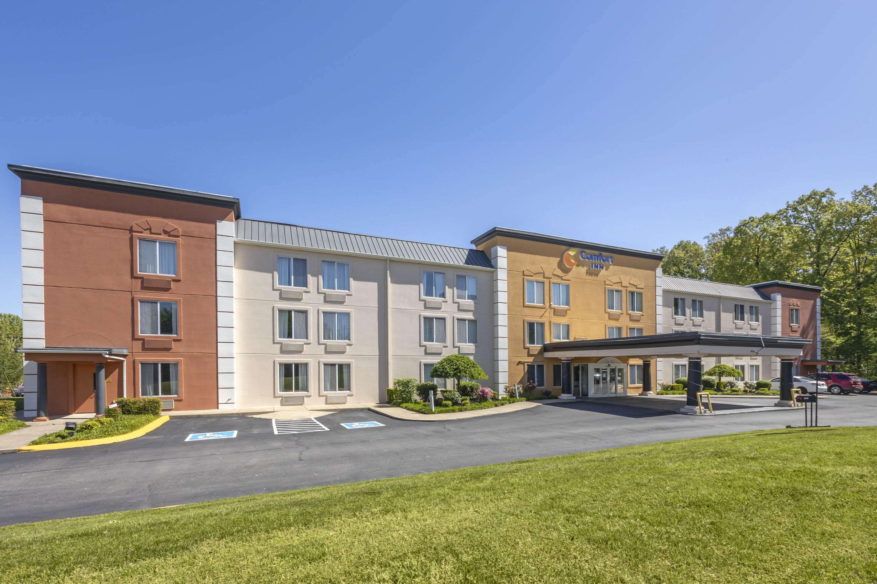 Hotel exterior | Comfort Inn Dickson
