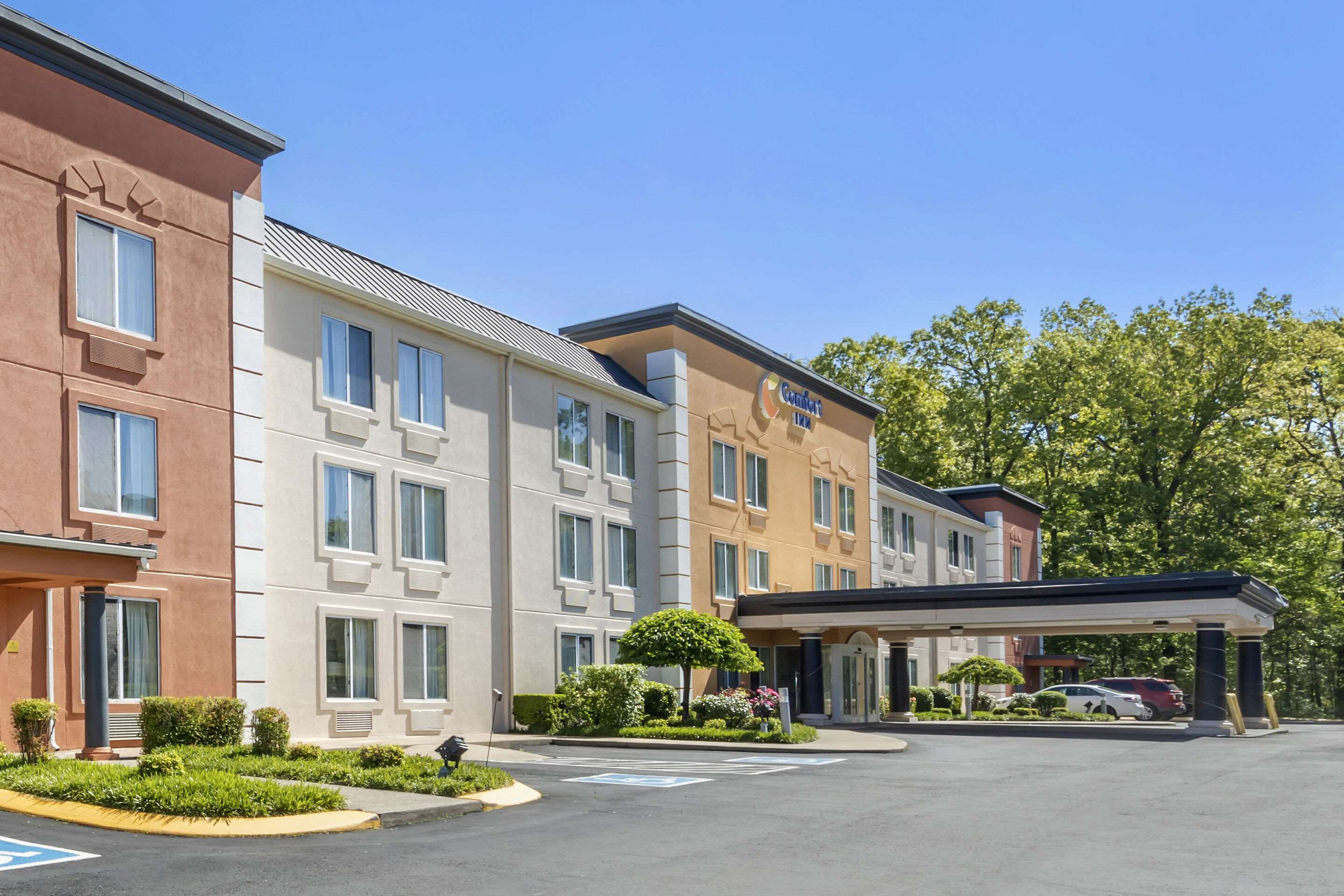Hotel exterior | Comfort Inn Dickson