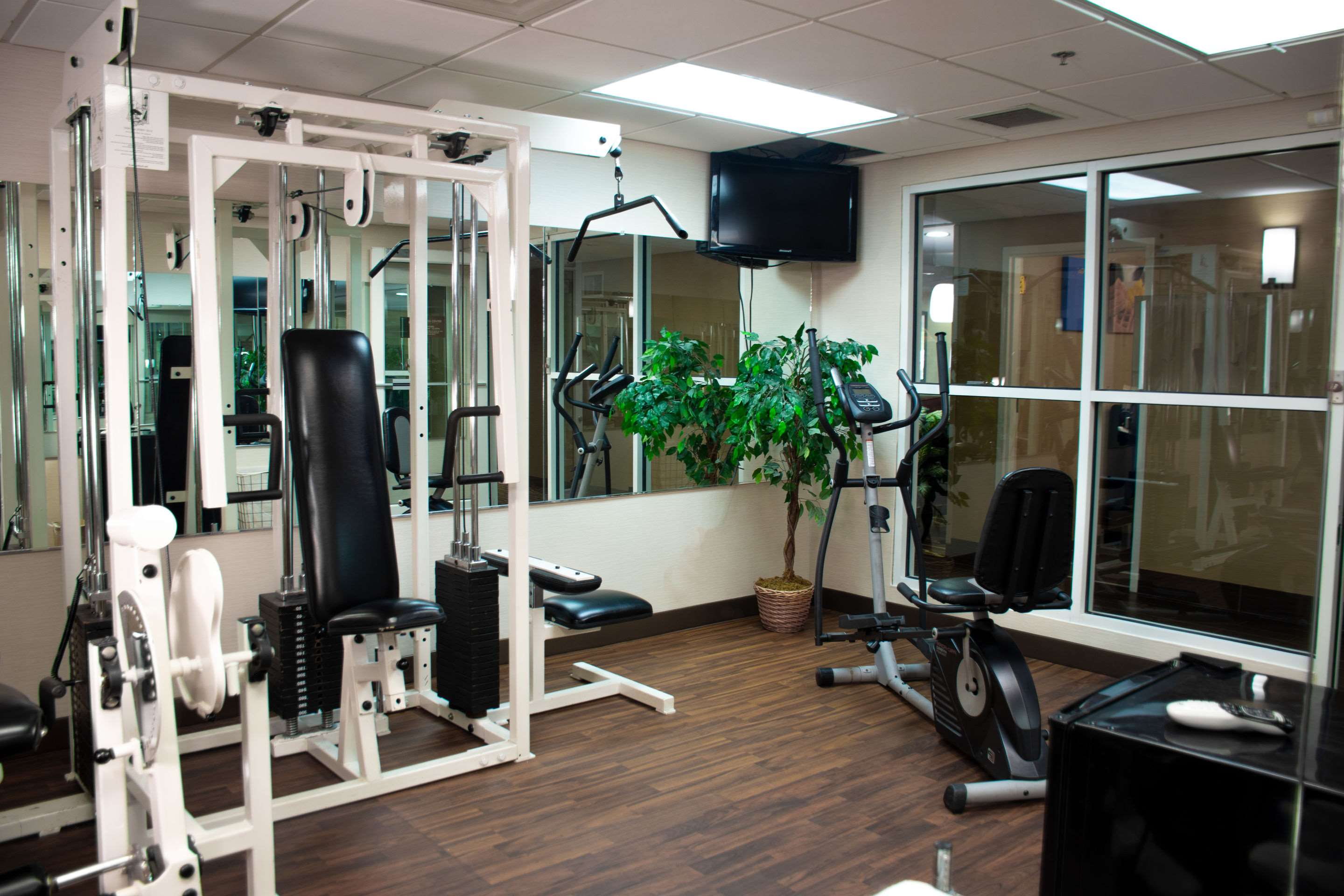 Fitness center | Comfort Inn Dickson