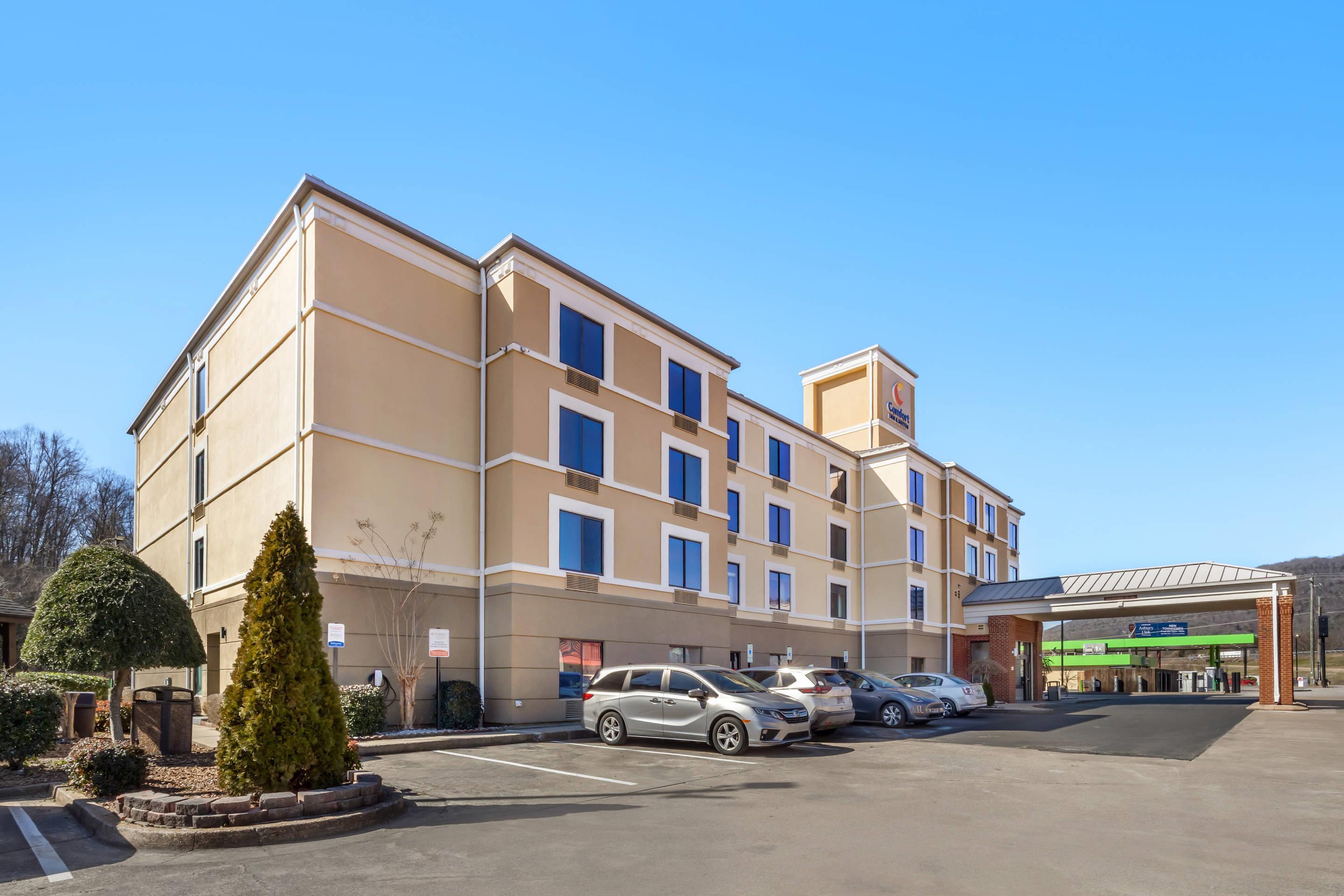 Hotel Entrance | Comfort Inn & Suites Lookout Mountain