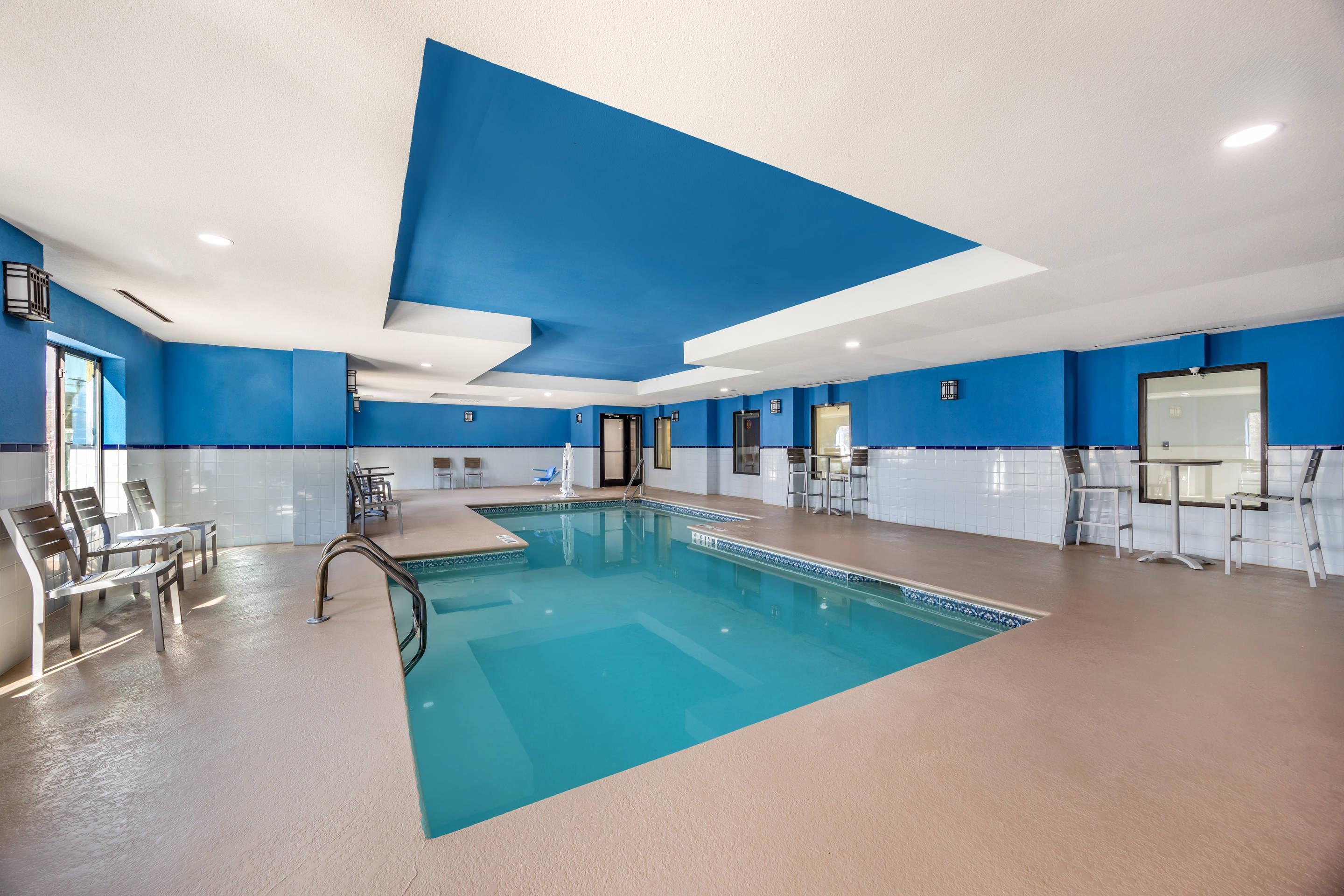 Indoor pool | Comfort Inn & Suites Lookout Mountain