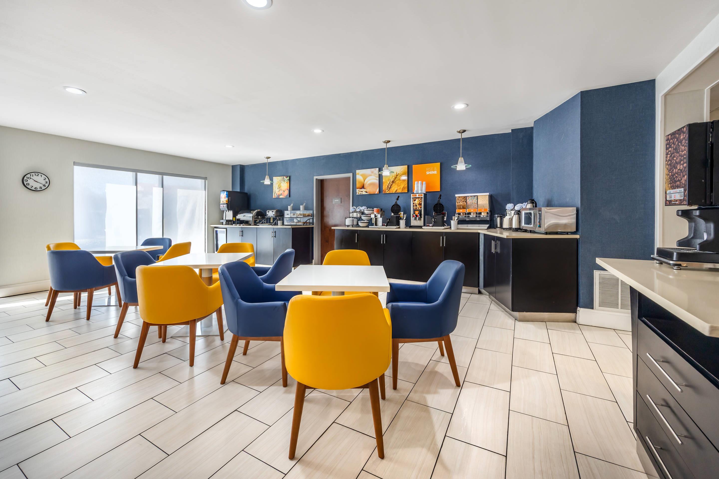 Breakfast area | Comfort Inn & Suites Lookout Mountain