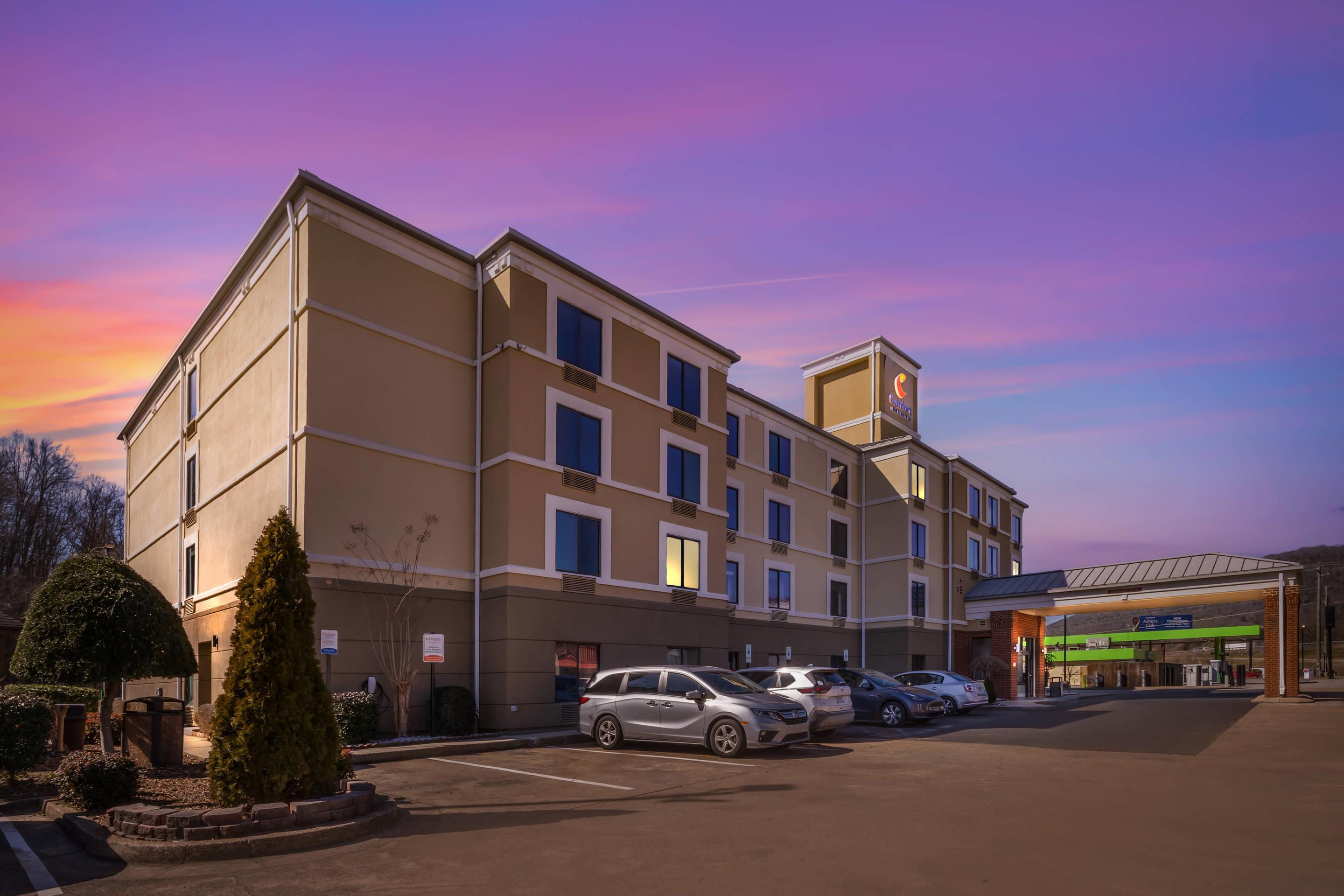 Hotel Entrance | Comfort Inn & Suites Lookout Mountain