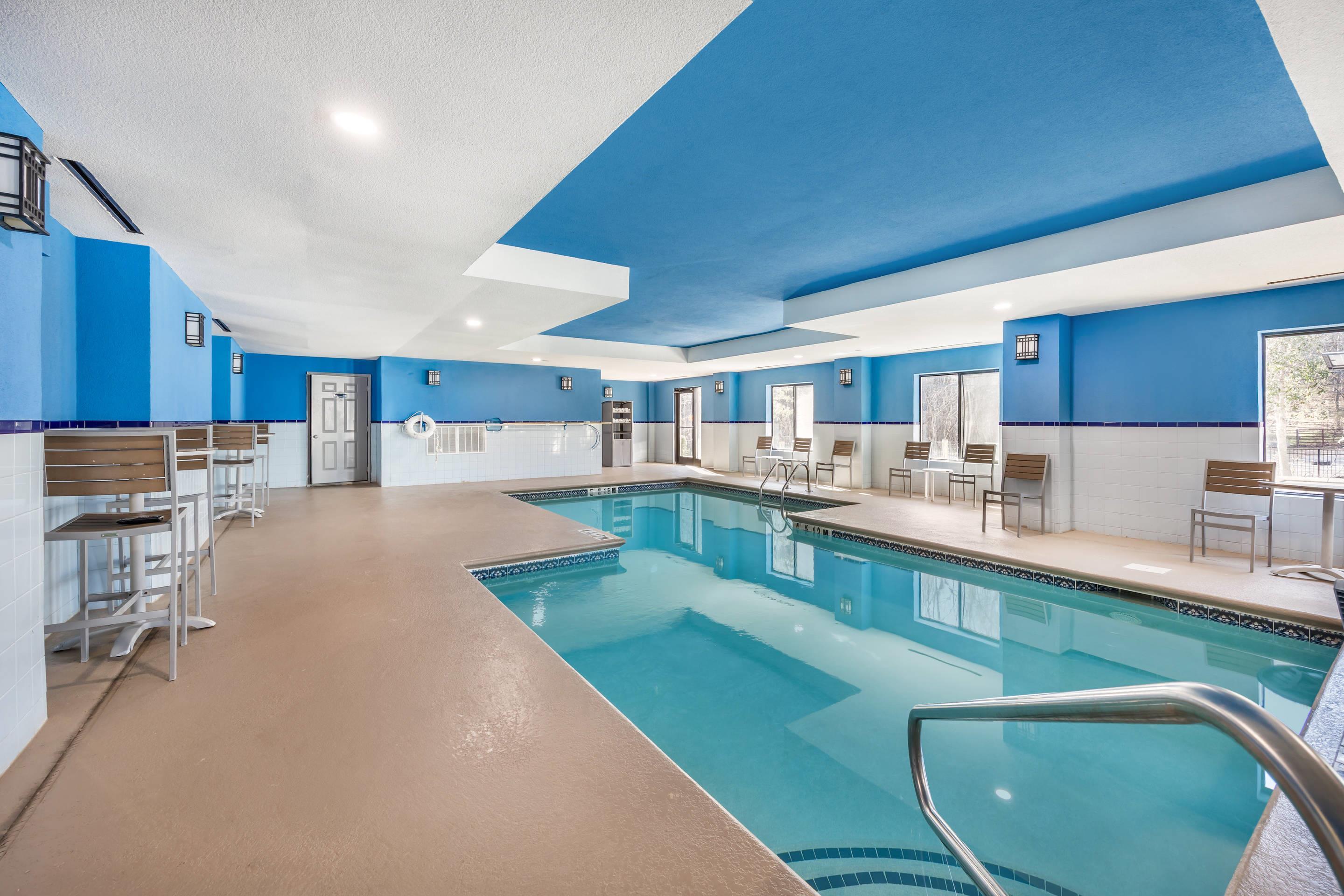Indoor pool | Comfort Inn & Suites Lookout Mountain