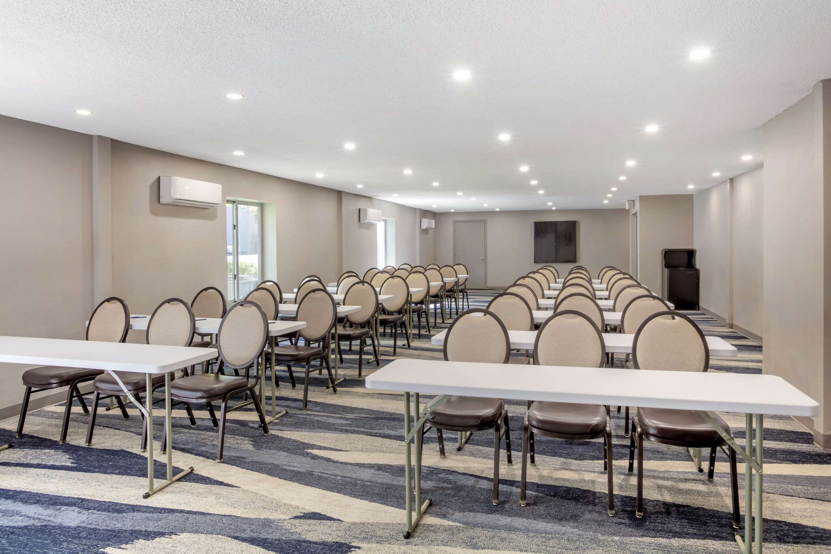 Meeting room | Comfort Suites Airport