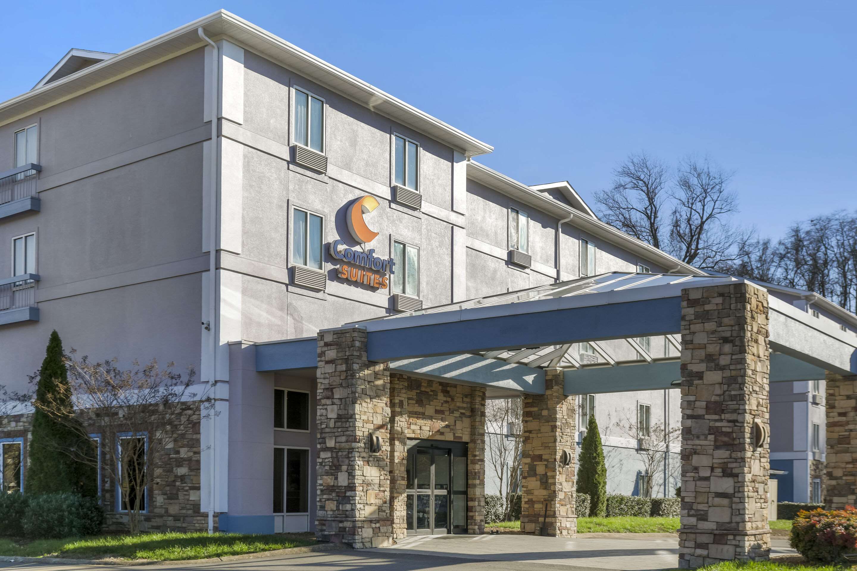 Hotel exterior | Comfort Suites Airport