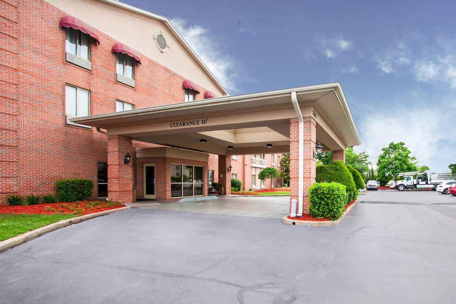 Quality Inn & Suites Germantown, TN See Discounts