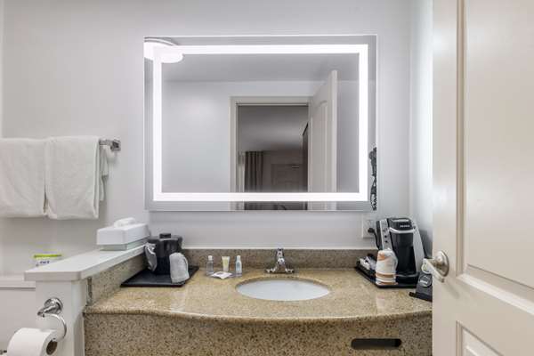  - Comfort Inn Vanderbilt Downtown Nashville - I-40 & I-65, Exit 209