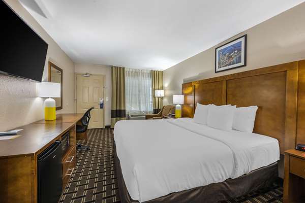  - Comfort Inn Vanderbilt Downtown Nashville - I-40 & I-65, Exit 209