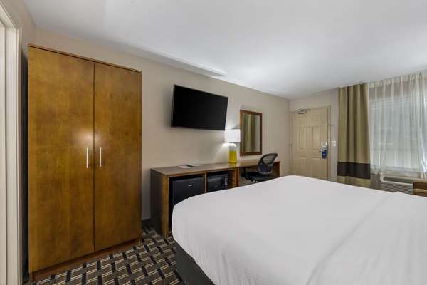  - Comfort Inn Vanderbilt Downtown Nashville - I-40 & I-65, Exit 209