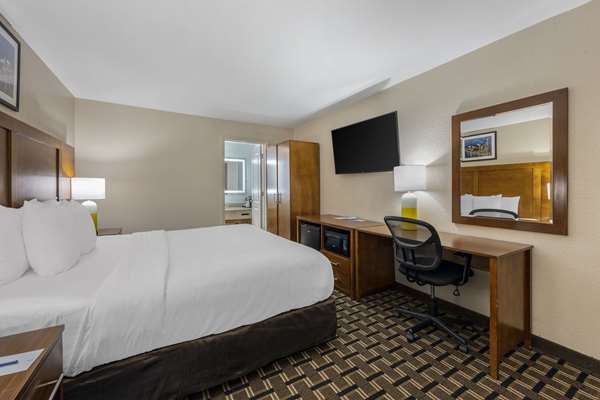  - Comfort Inn Vanderbilt Downtown Nashville - I-40 & I-65, Exit 209