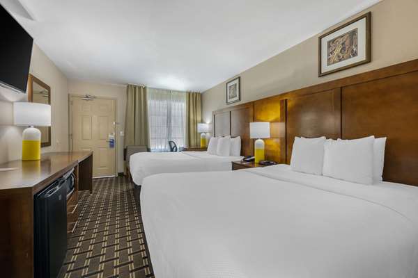  - Comfort Inn Vanderbilt Downtown Nashville - I-40 & I-65, Exit 209