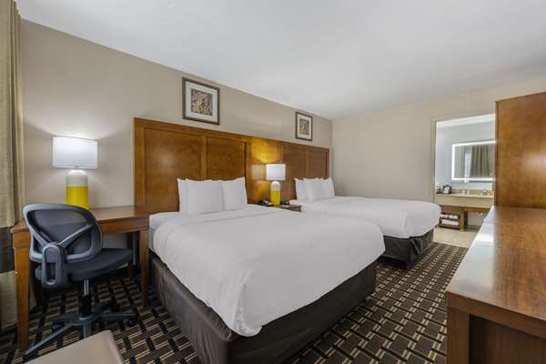  - Comfort Inn Vanderbilt Downtown Nashville - I-40 & I-65, Exit 209