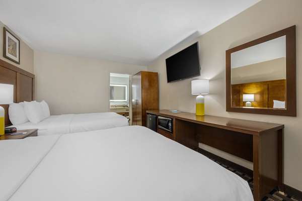  - Comfort Inn Vanderbilt Downtown Nashville - I-40 & I-65, Exit 209