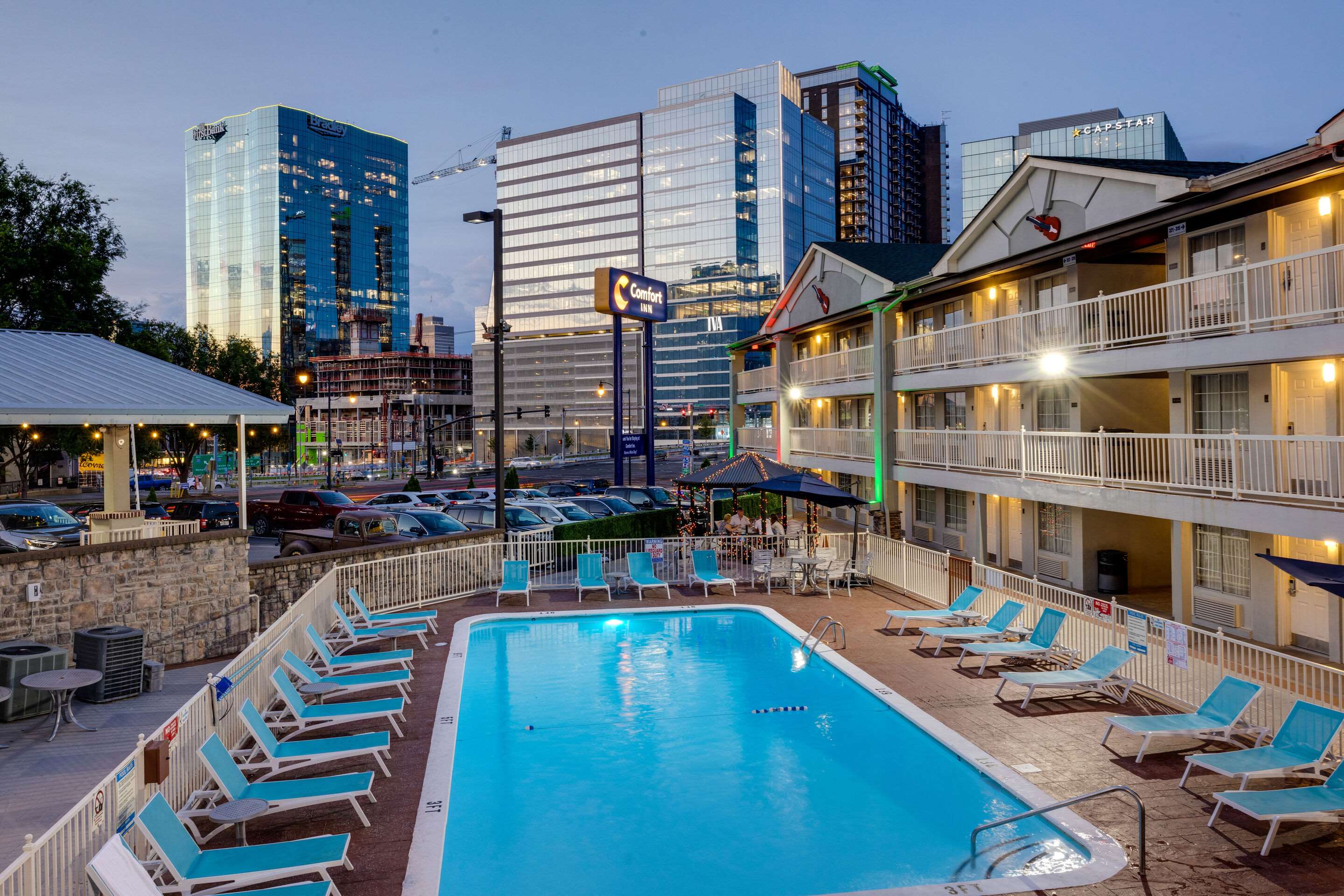 Outdoor pool | Comfort Inn Downtown Nashville/Vanderbilt