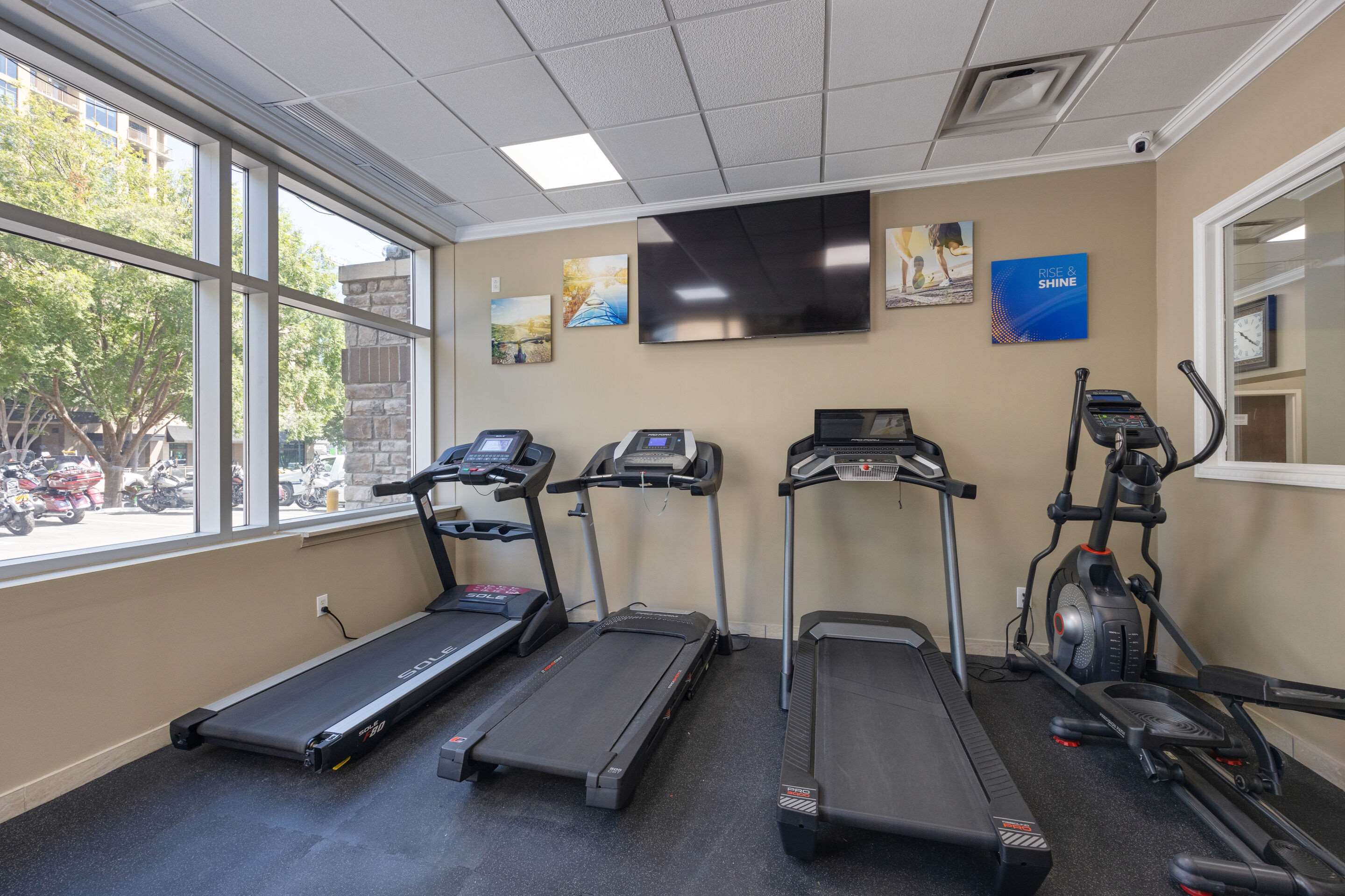 Exercise room | Comfort Inn Downtown Nashville/Vanderbilt