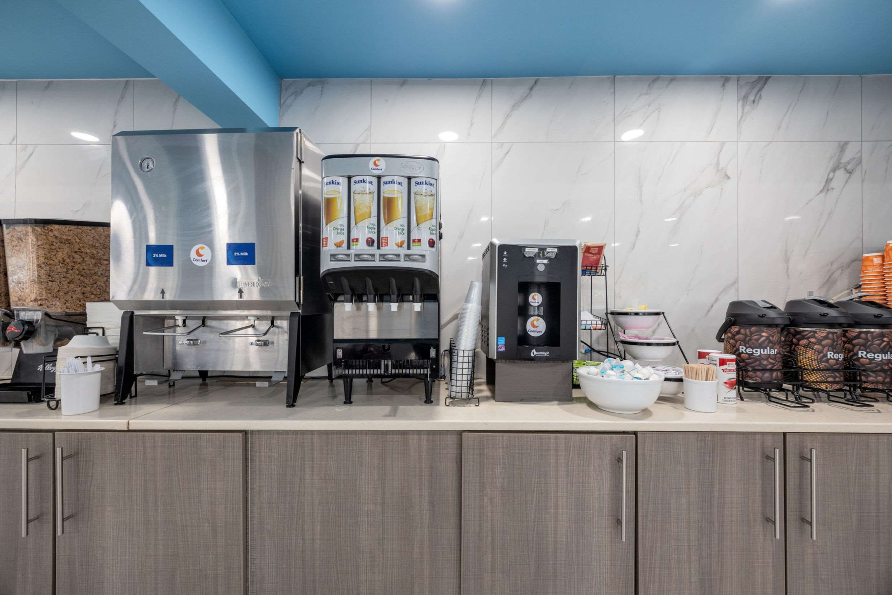 Breakfast area | Comfort Inn Downtown Nashville/Vanderbilt