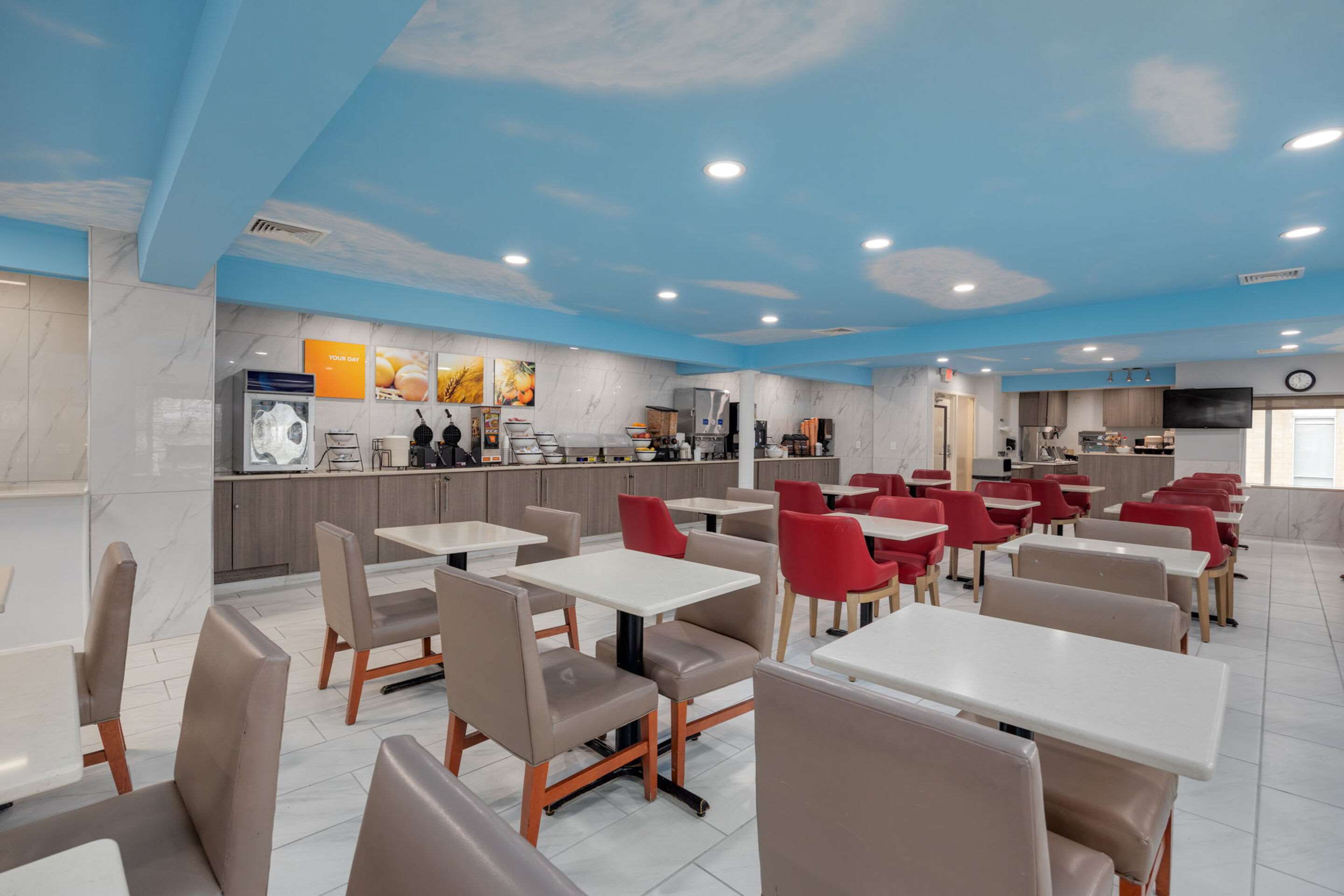 Enjoy breakfast in this seating area | Comfort Inn Downtown Nashville/Vanderbilt