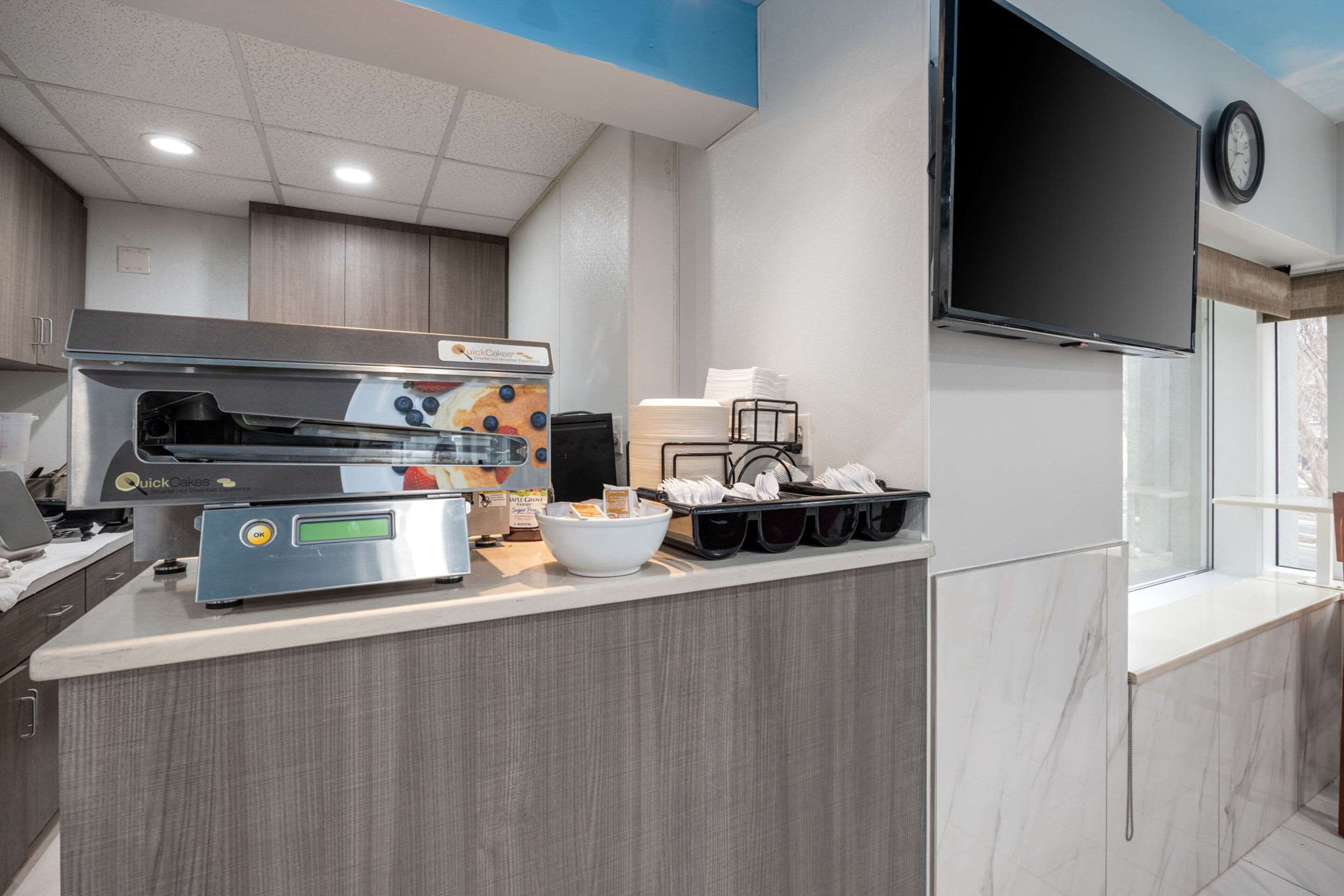Breakfast area | Comfort Inn Downtown Nashville/Vanderbilt