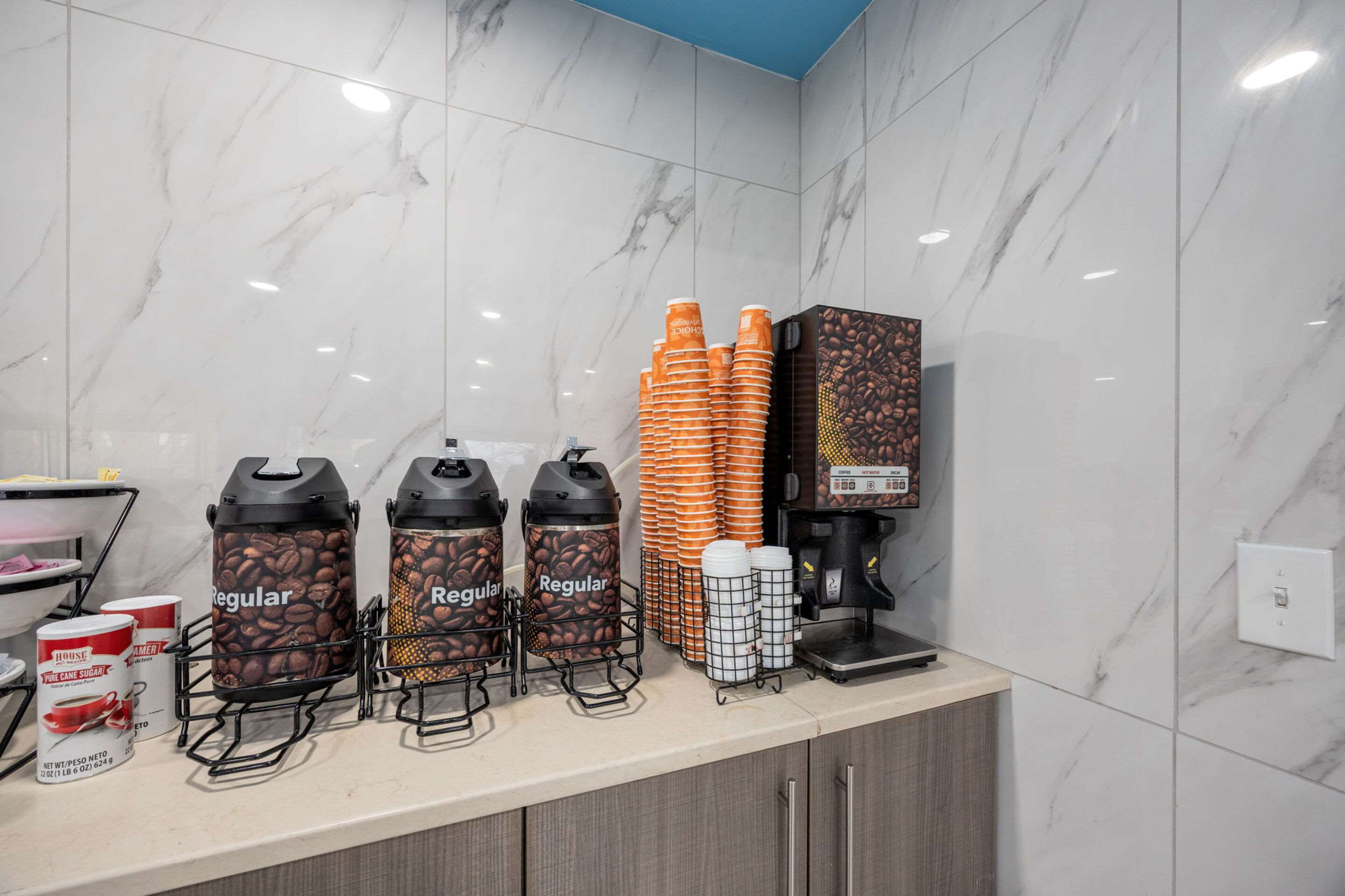 Breakfast area | Comfort Inn Downtown Nashville/Vanderbilt