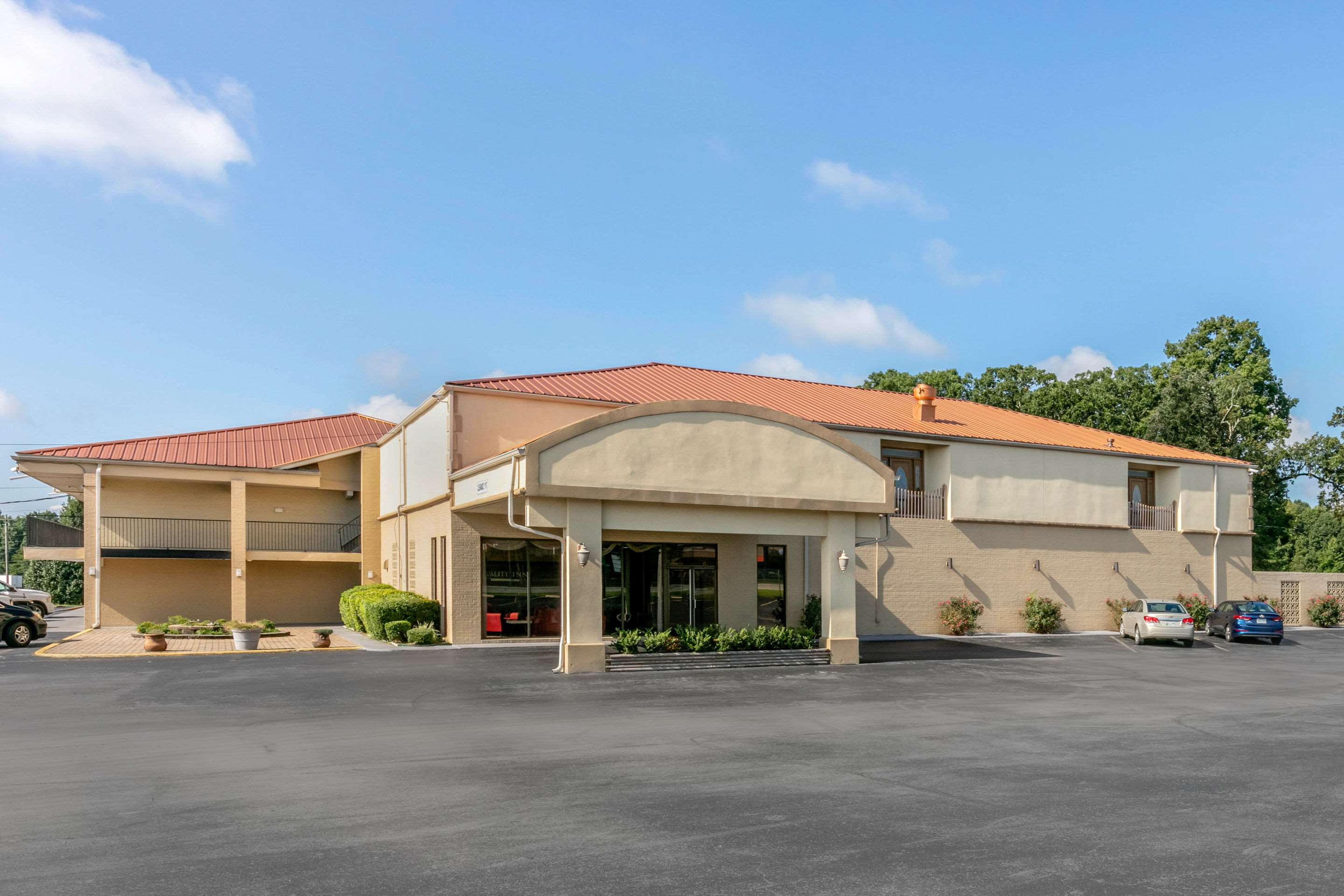 Hotel exterior | Quality Inn