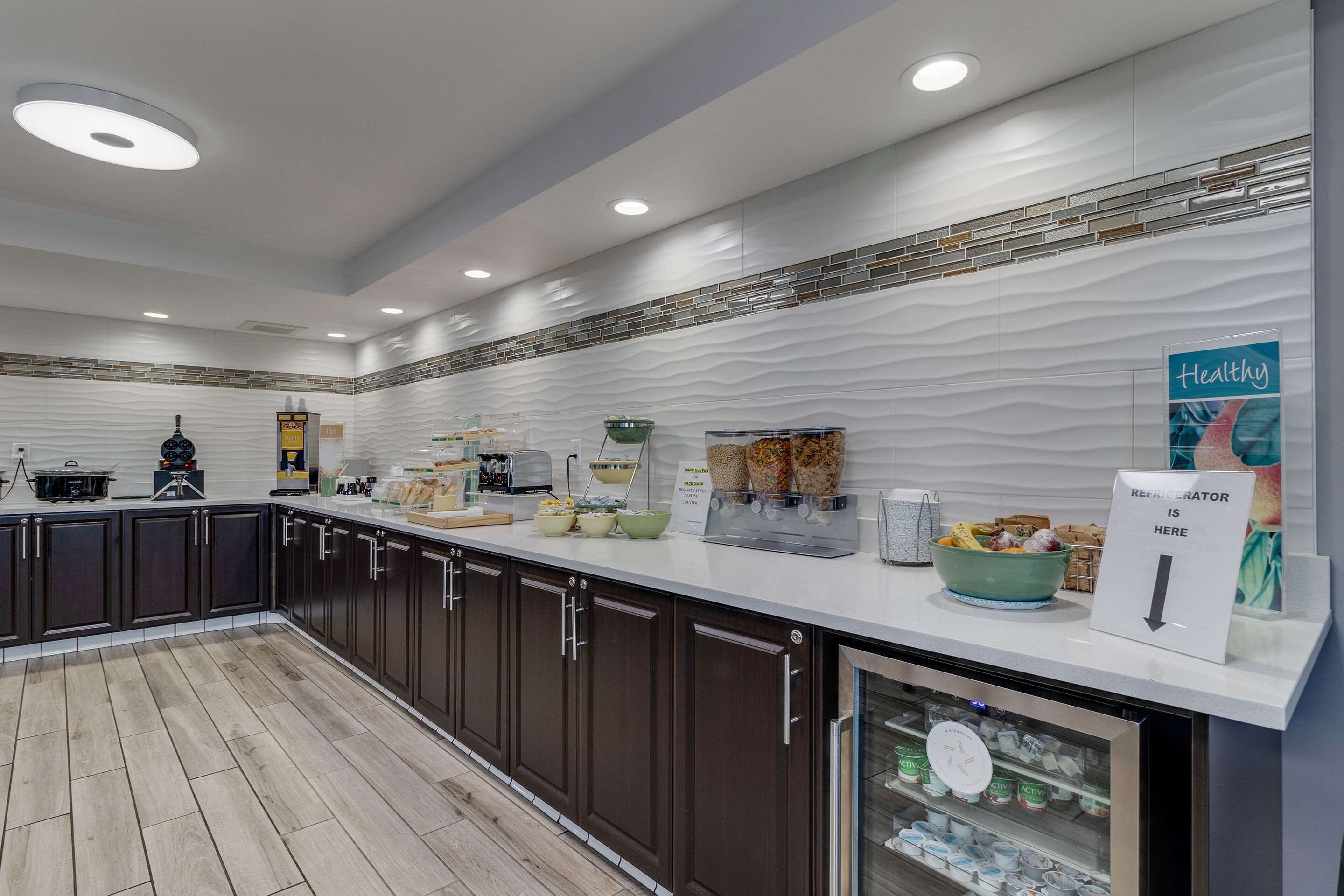 Breakfast counter | Quality Inn Kodak Sevierville