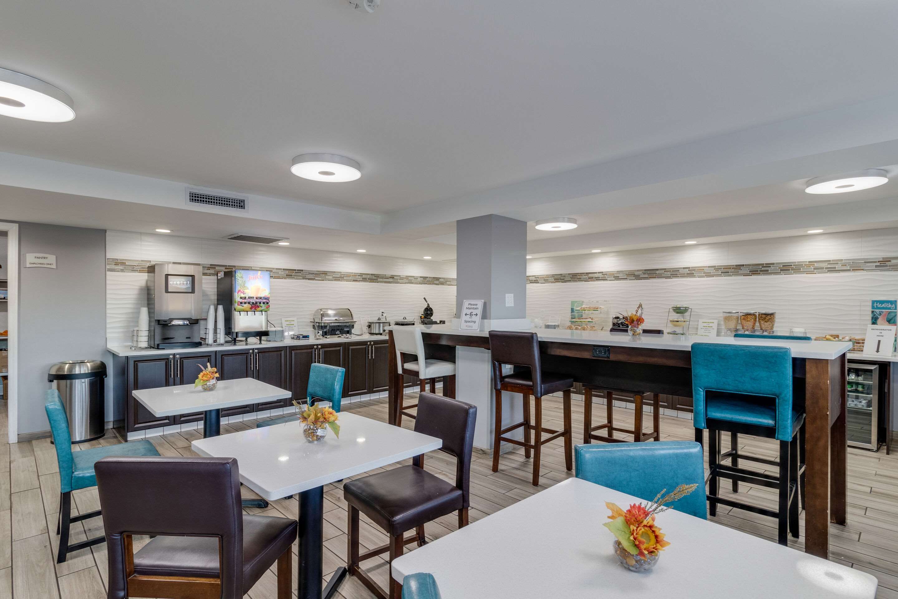 Breakfast area | Quality Inn Kodak Sevierville