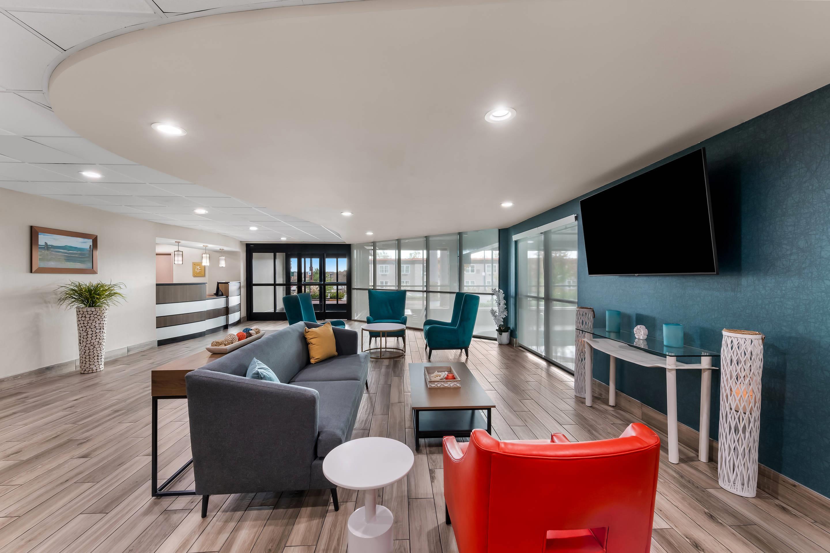 Hotel lobby | Comfort Suites Knoxville West - Farragut