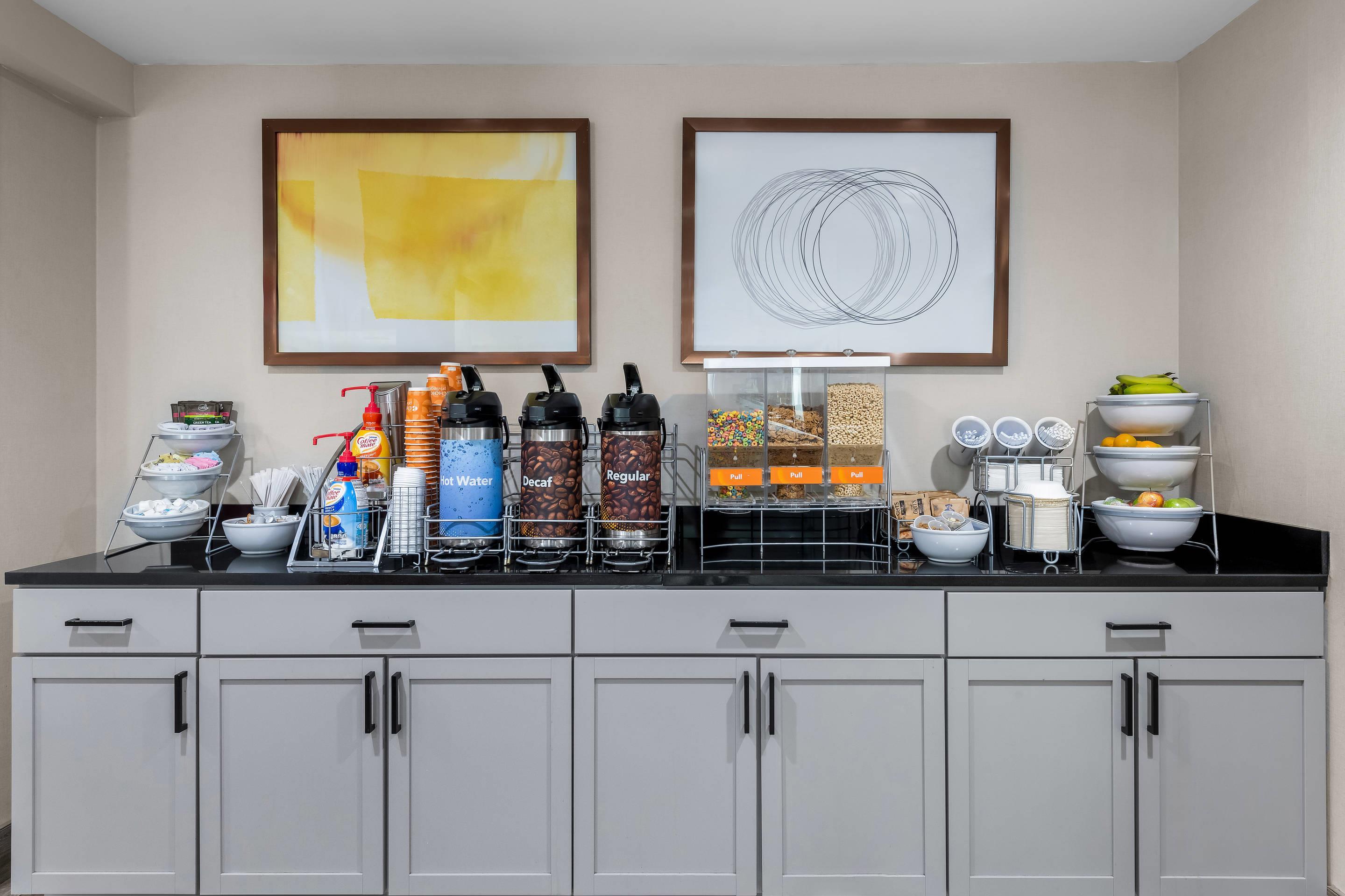 Breakfast counter | Comfort Suites Knoxville West - Farragut
